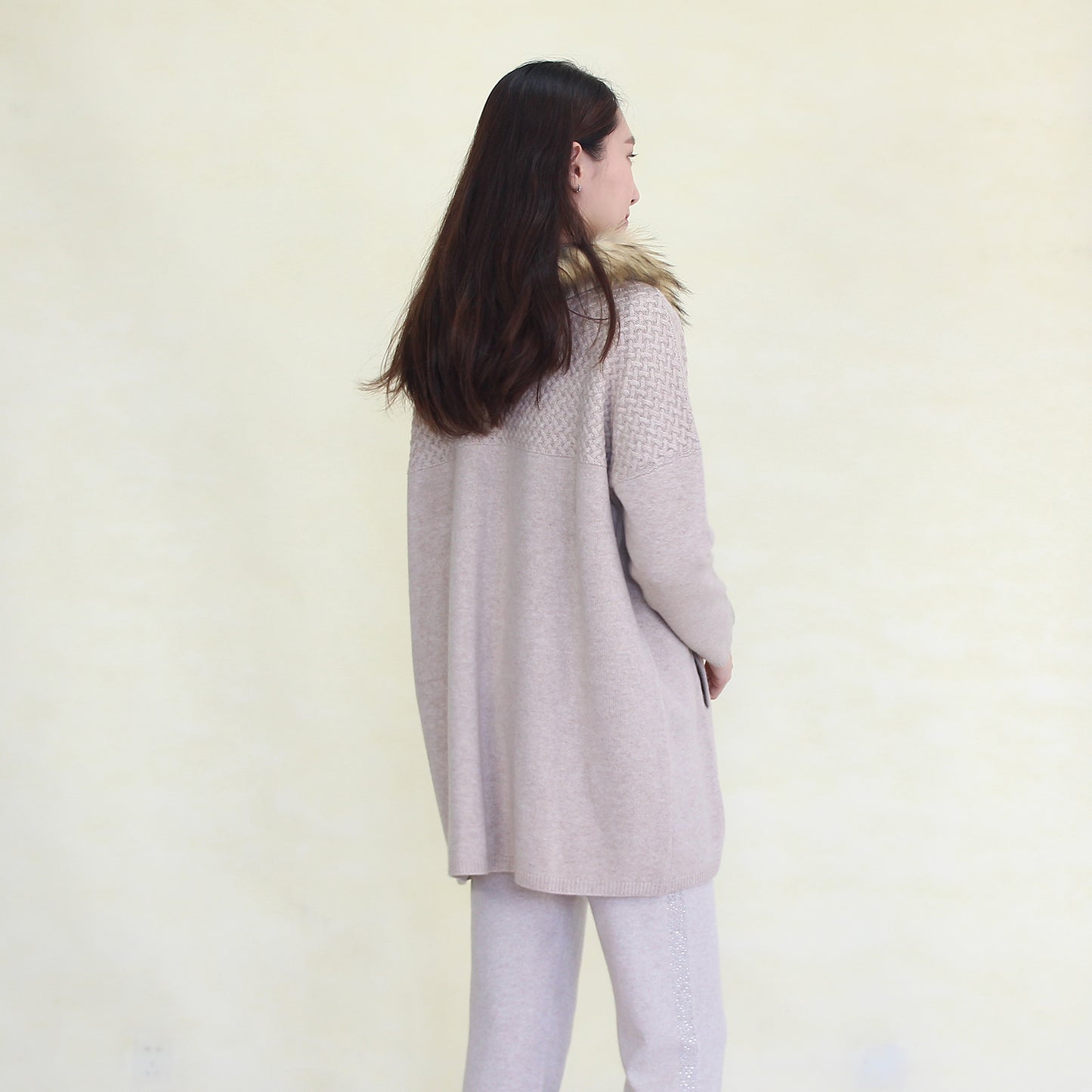 Women's cashmere coat with fox fur trim