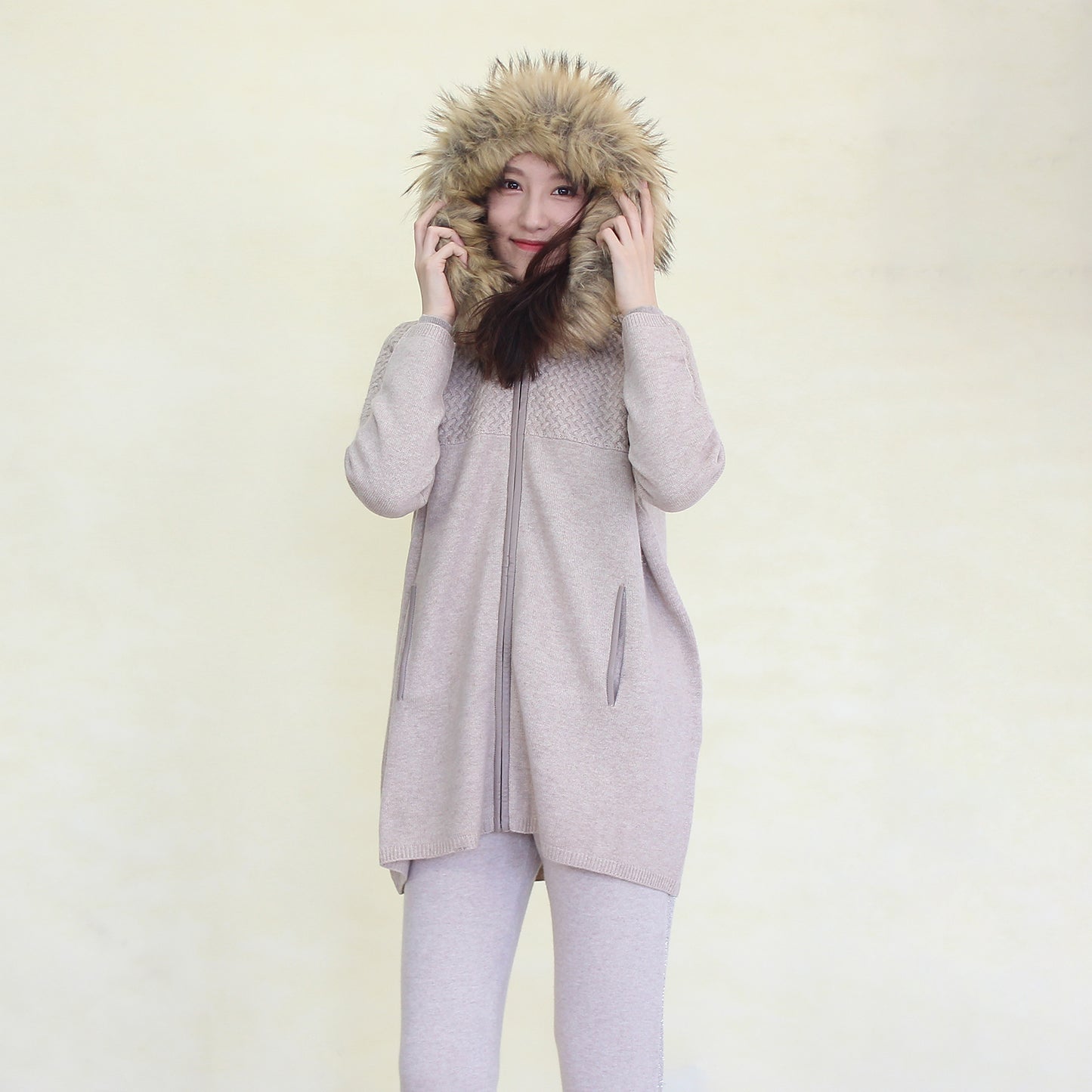 Women's cashmere coat with fox fur trim