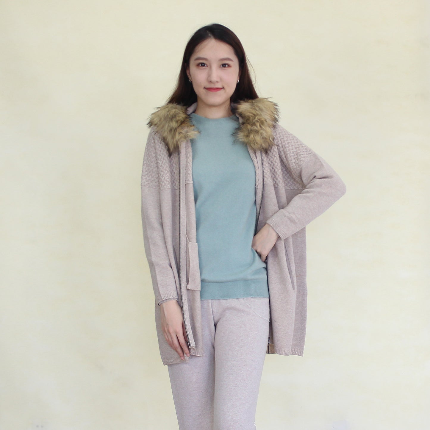 Women's cashmere coat with fox fur trim