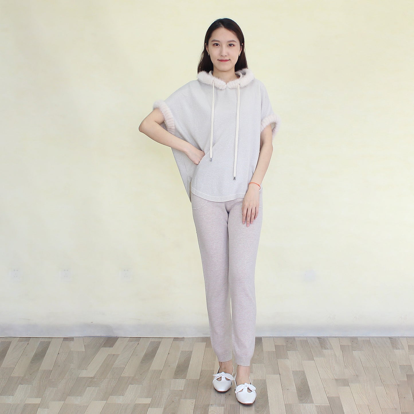 Women's cashmere pullover with mink trim