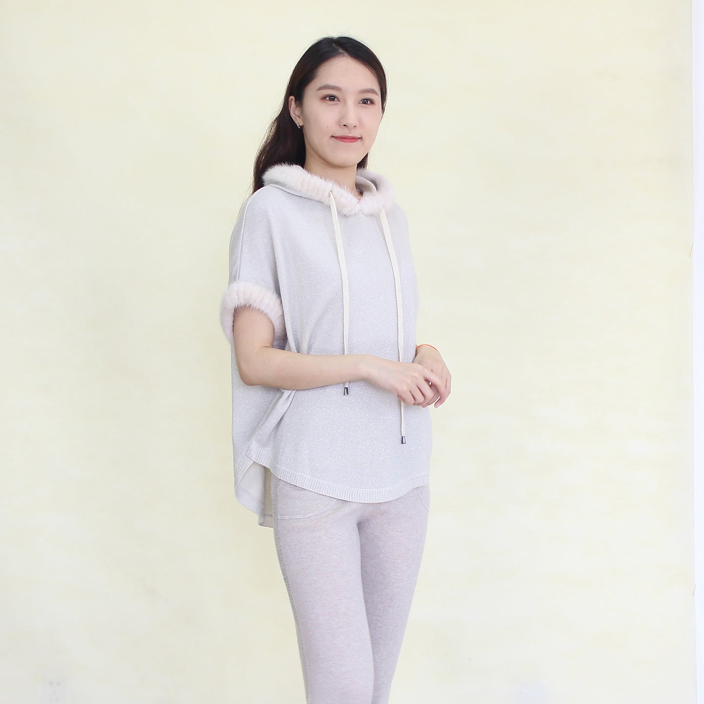 Women's cashmere pullover with mink trim