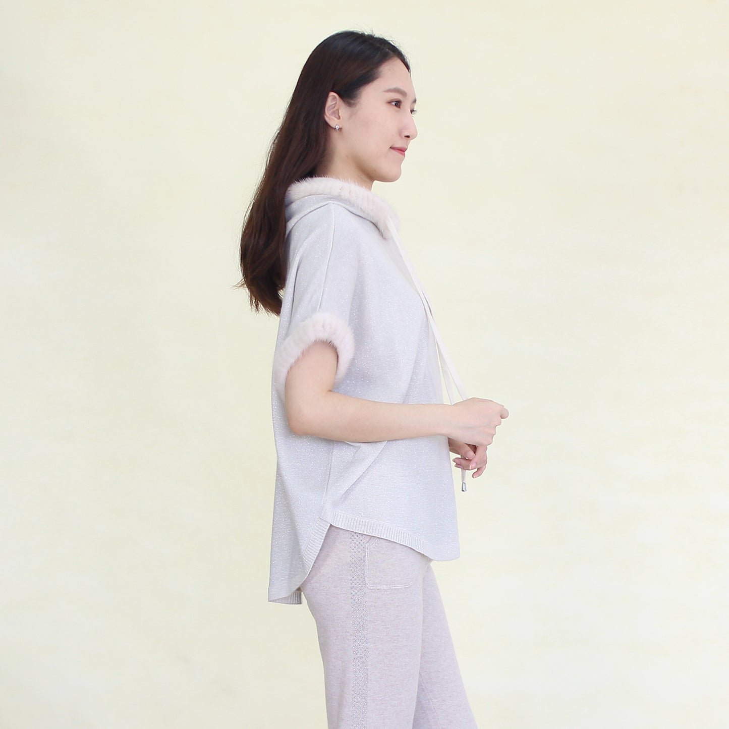 Women's cashmere pullover with mink trim