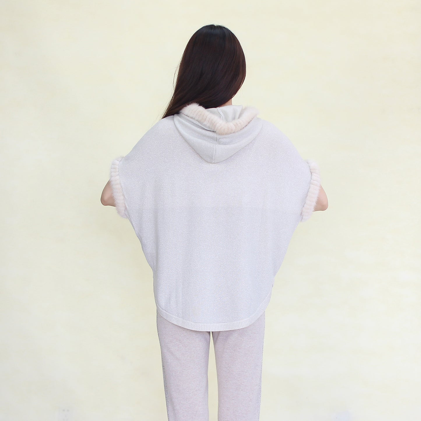 Women's cashmere pullover with mink trim