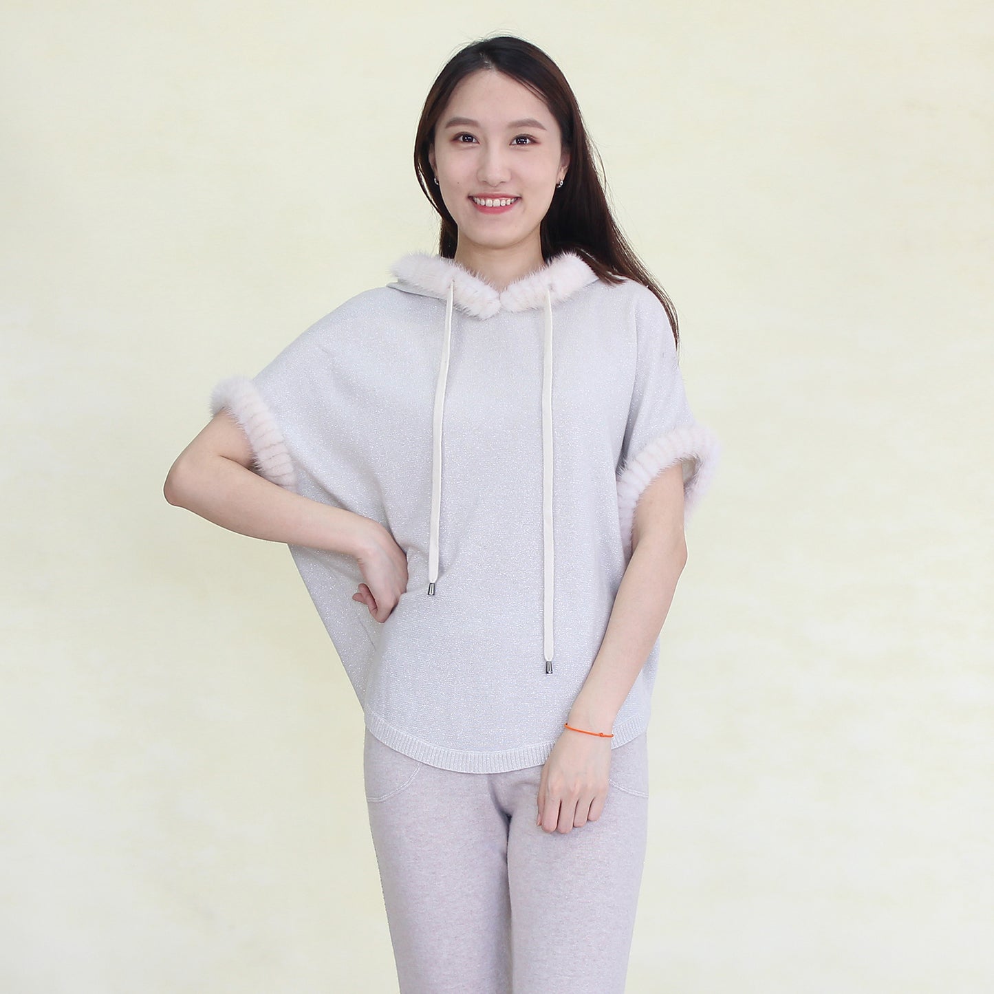 Women's cashmere pullover with mink trim