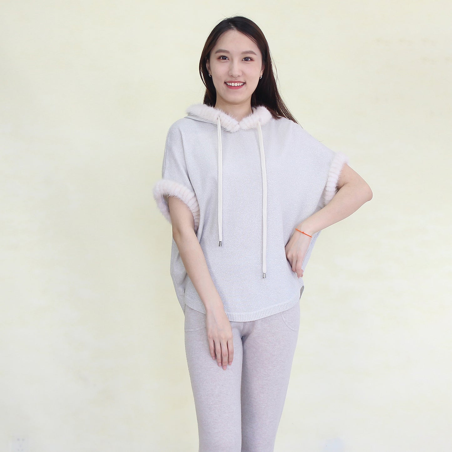 Women's cashmere pullover with mink trim
