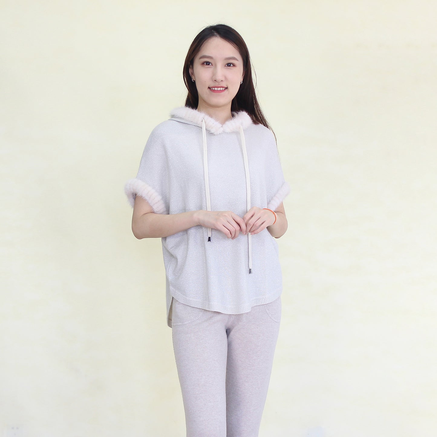Women's cashmere pullover with mink trim