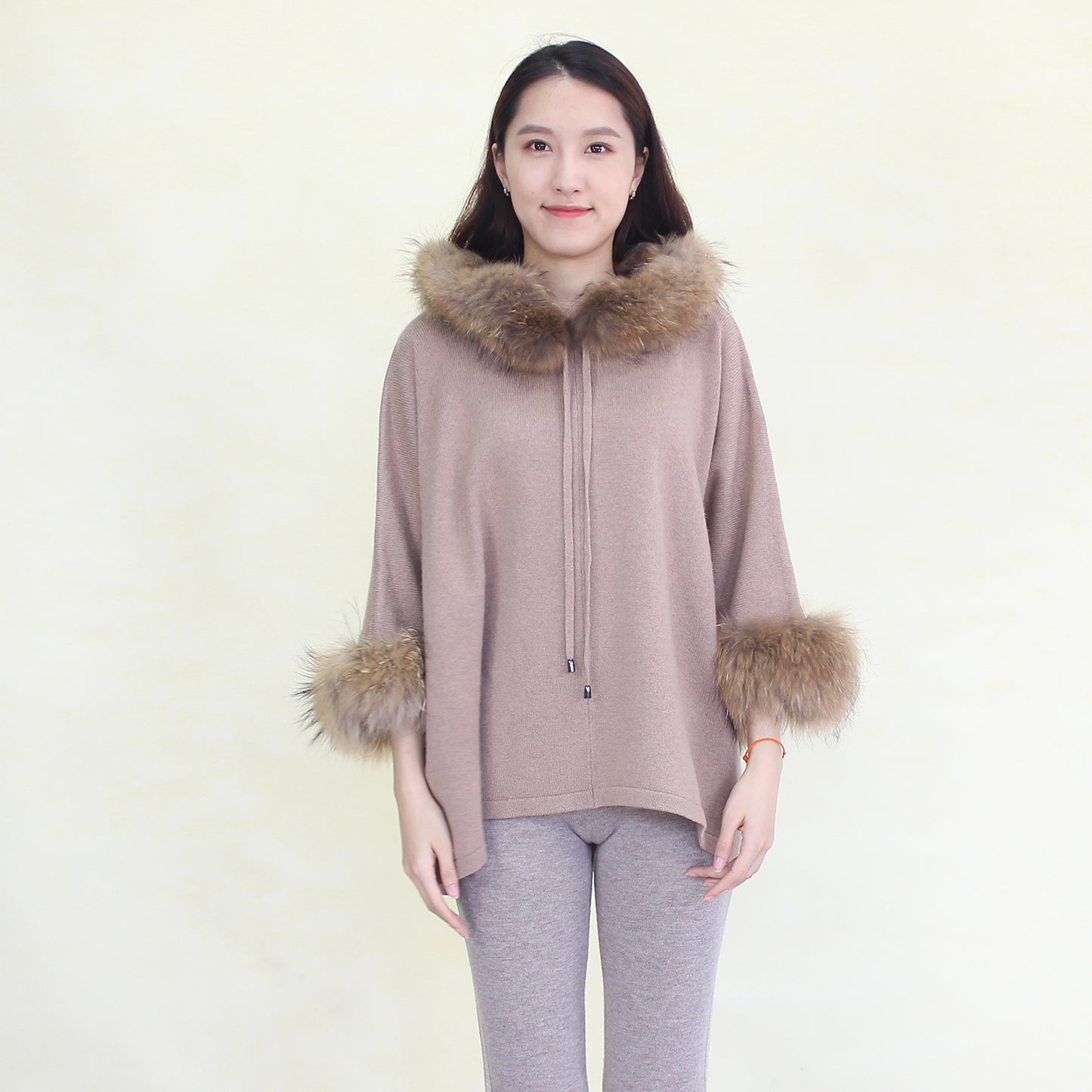 Women's cashmere pullover with fox fur trim