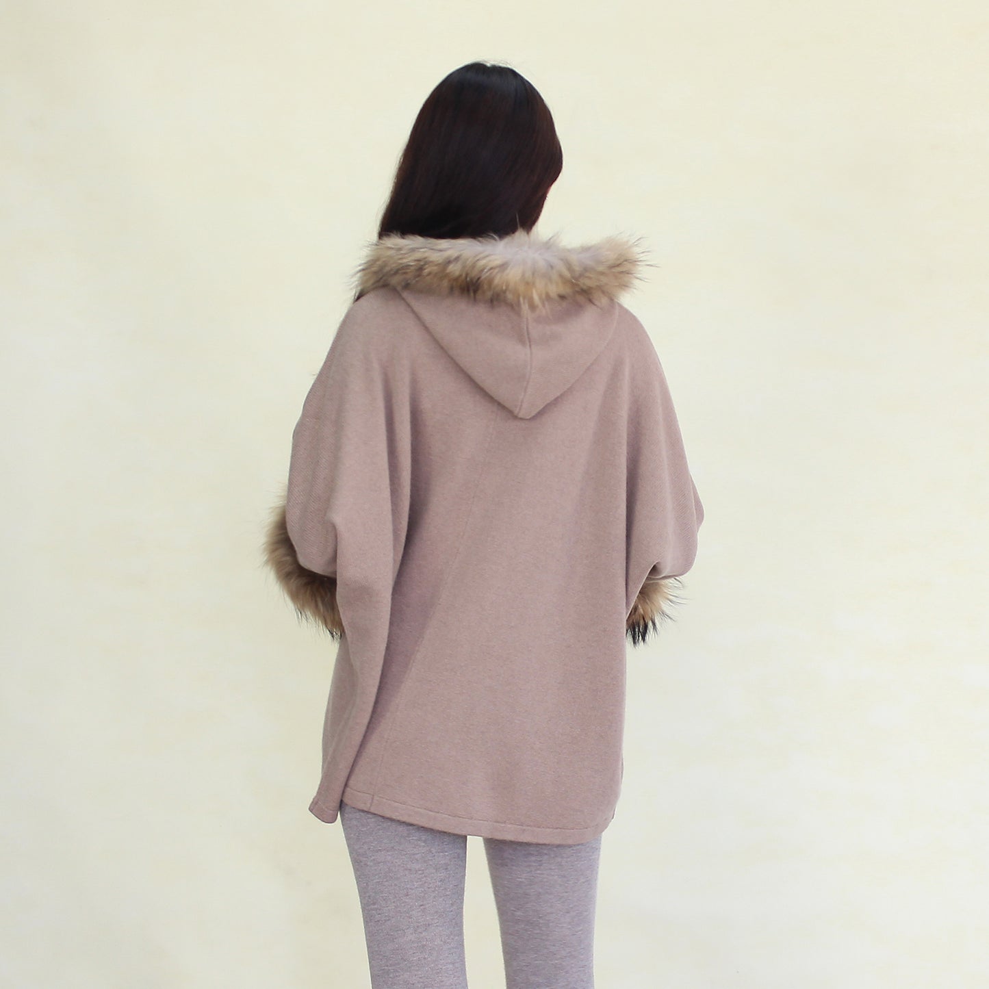 Women's cashmere pullover with fox fur trim