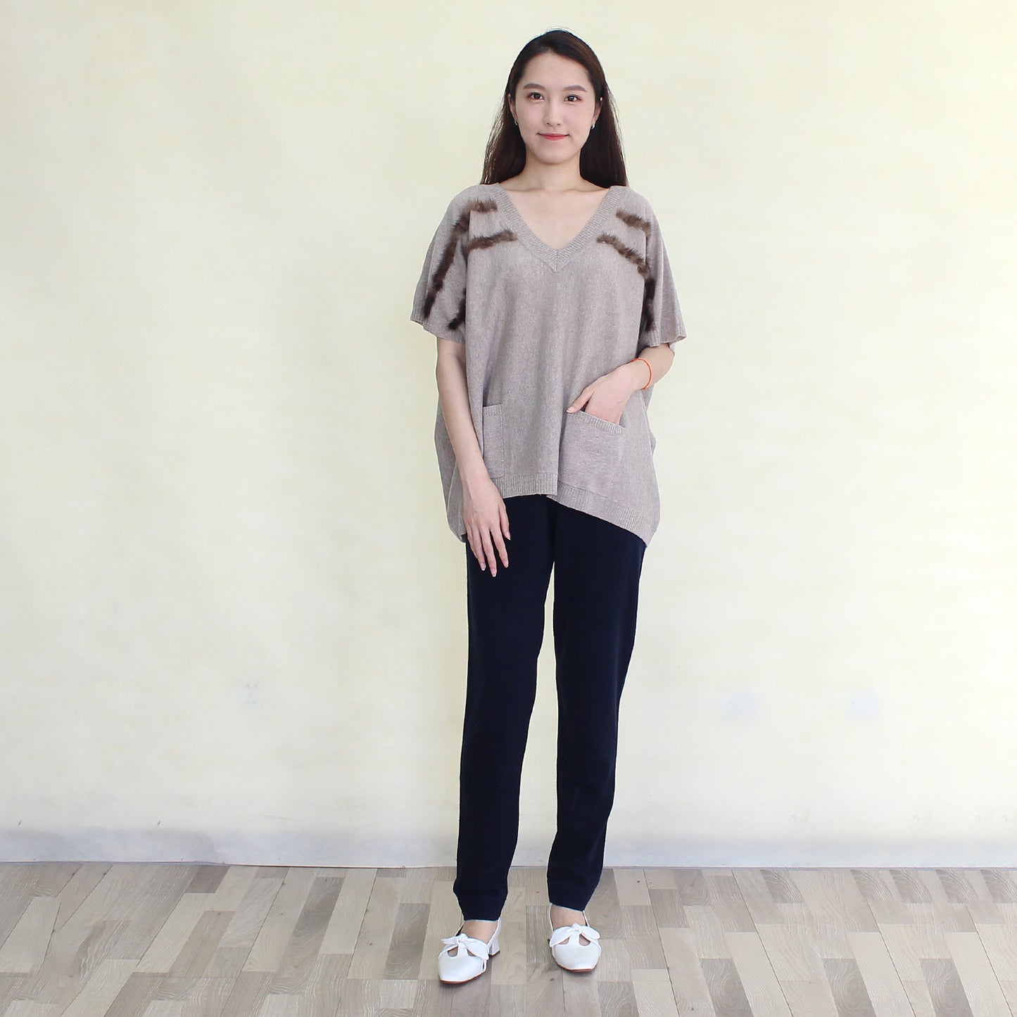 Women's cashmere pullover with mink strip