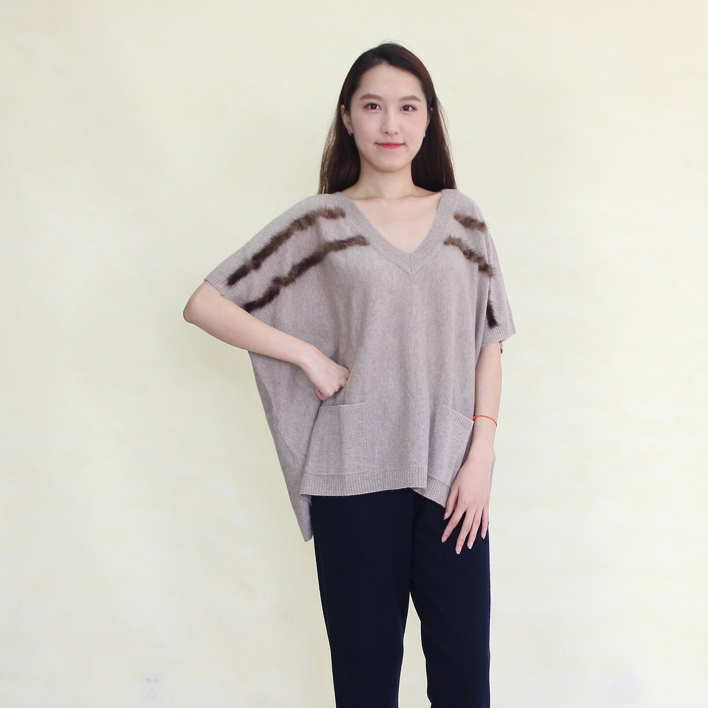 Women's cashmere pullover with mink strip