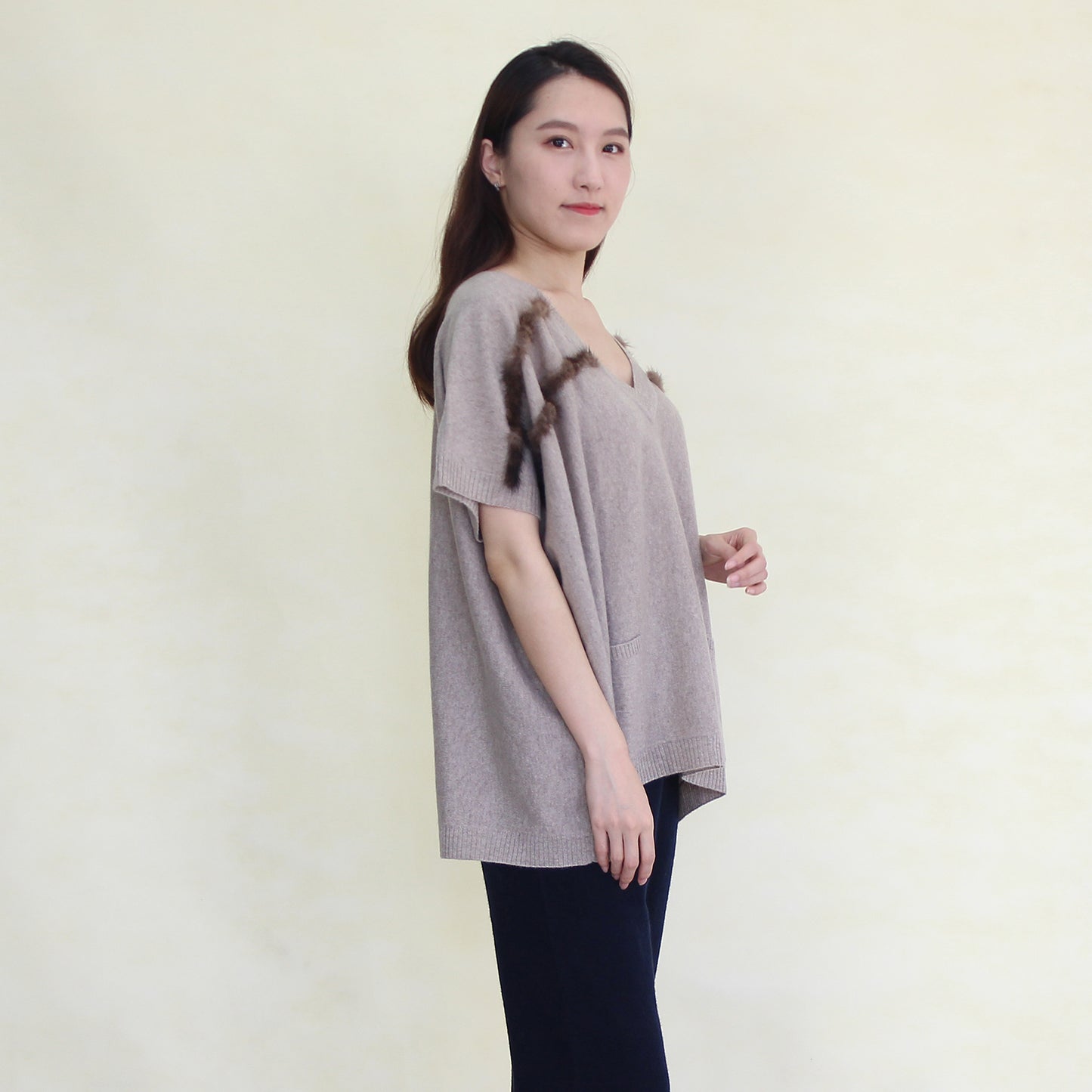 Women's cashmere pullover with mink strip