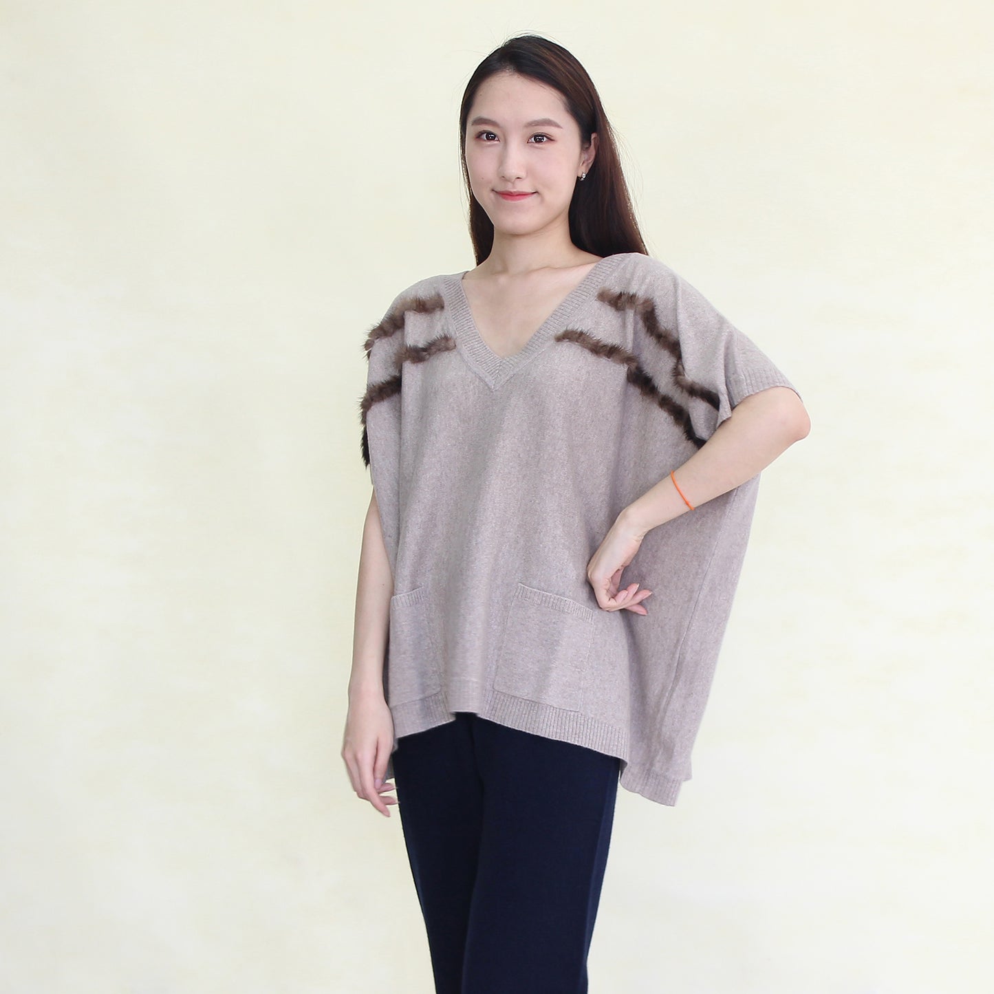 Women's cashmere pullover with mink strip