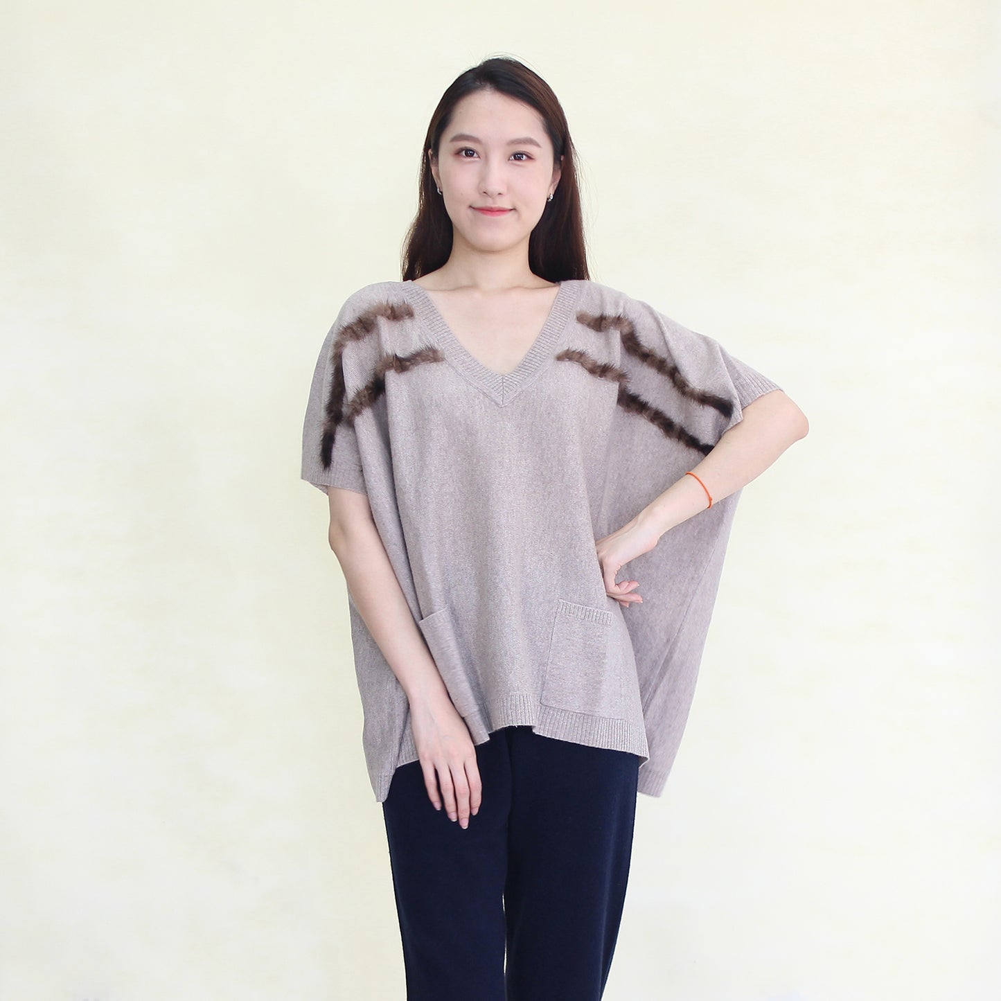 Women's cashmere pullover with mink strip