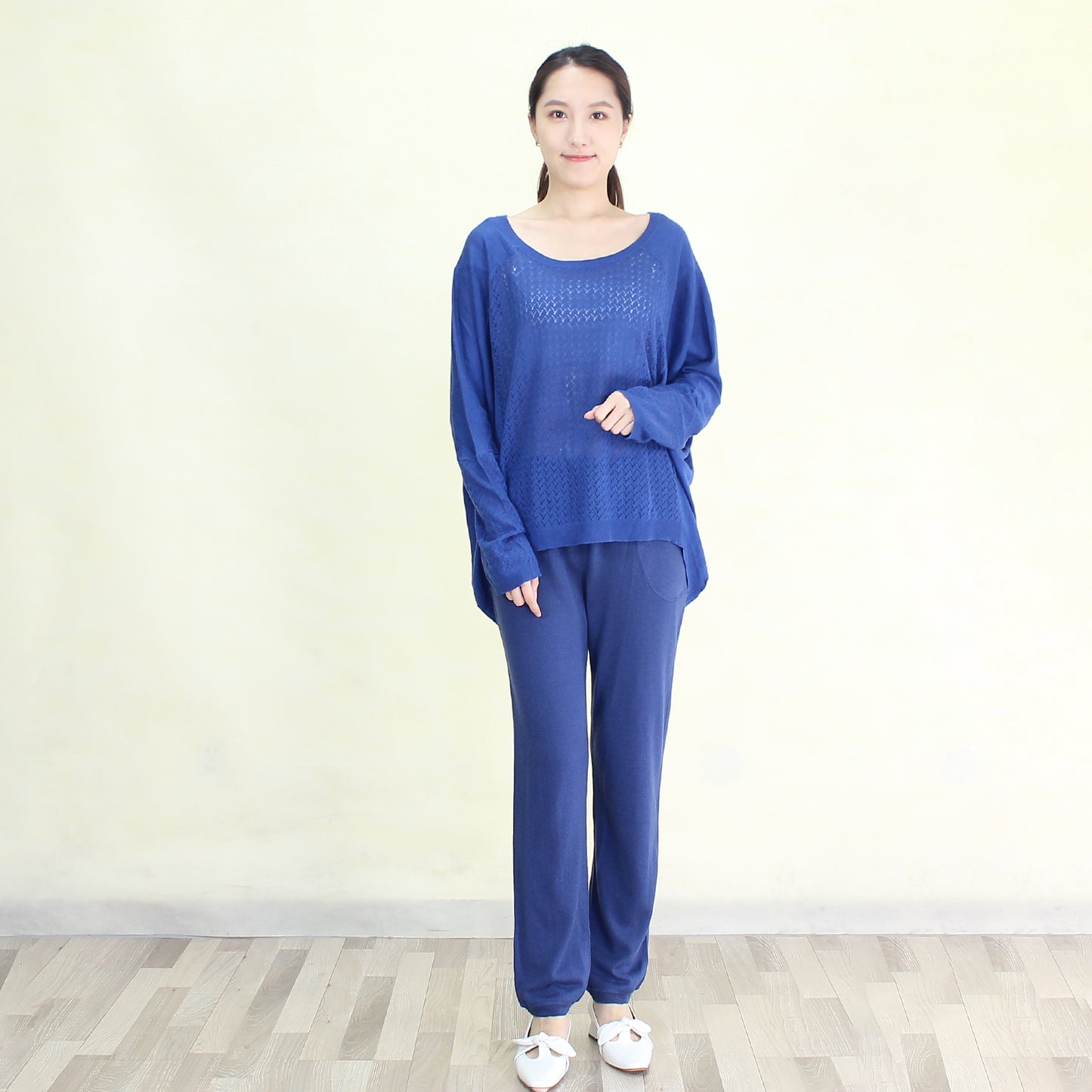 Silk and cashmere synthetic fabric pullover