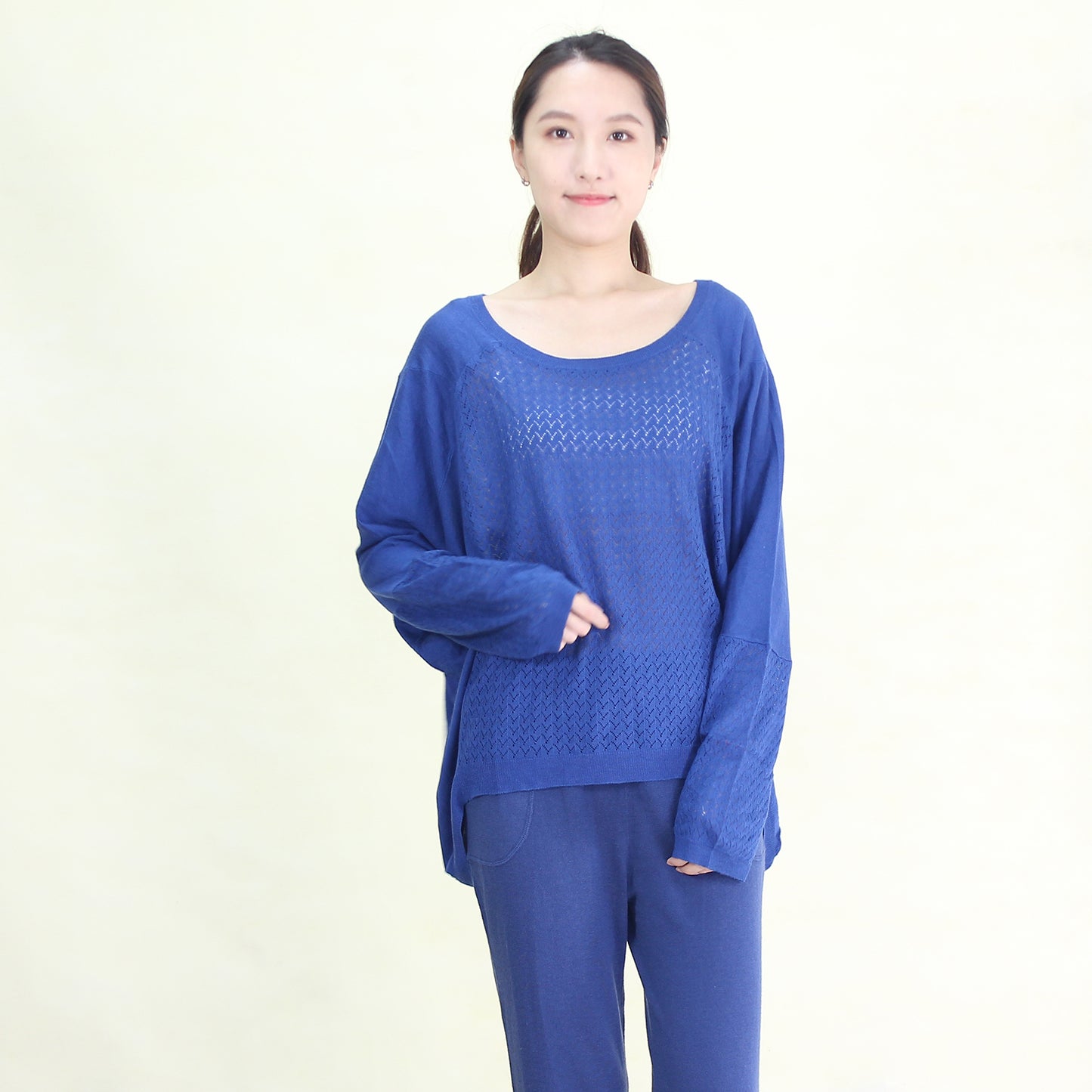 Silk and cashmere synthetic fabric pullover