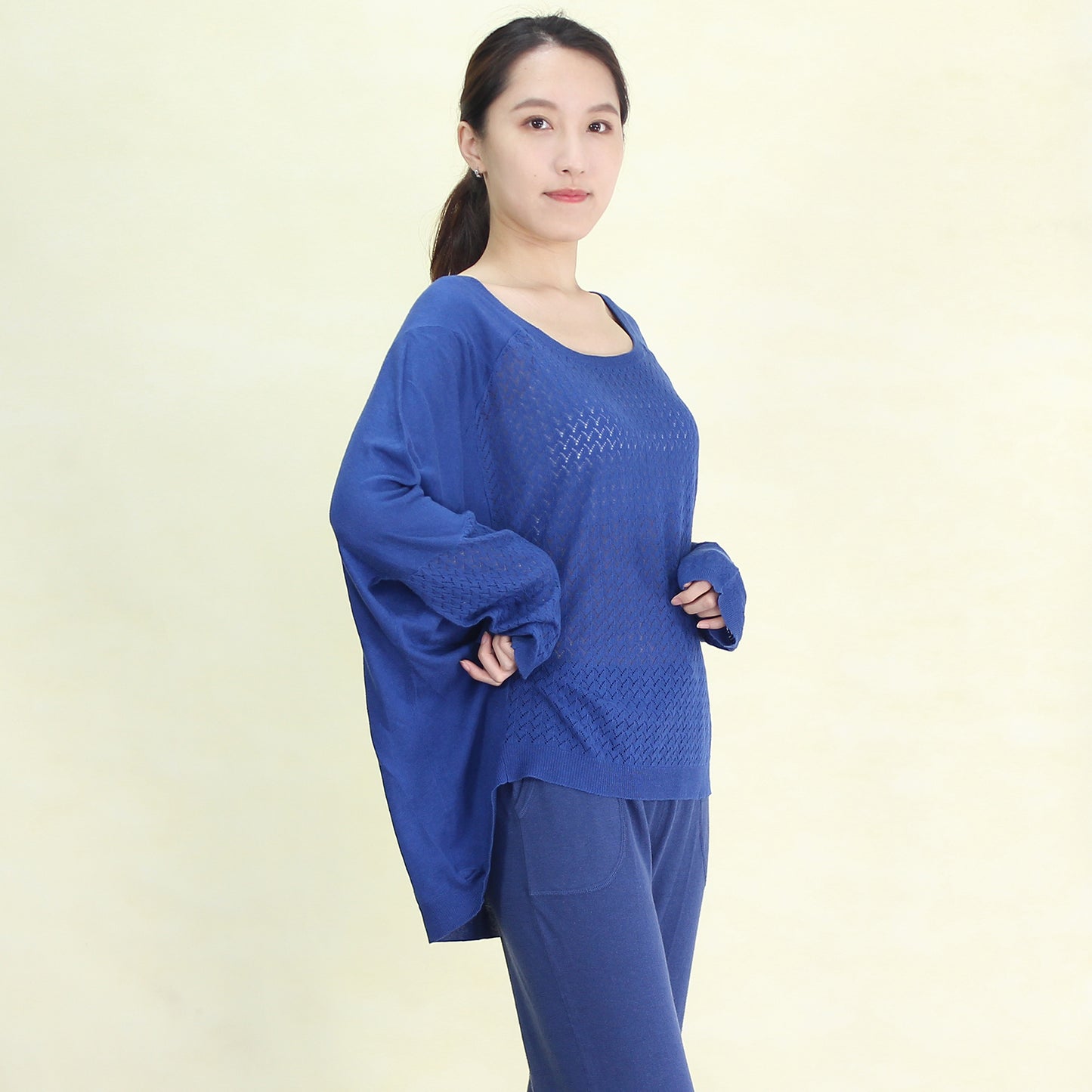 Silk and cashmere synthetic fabric pullover