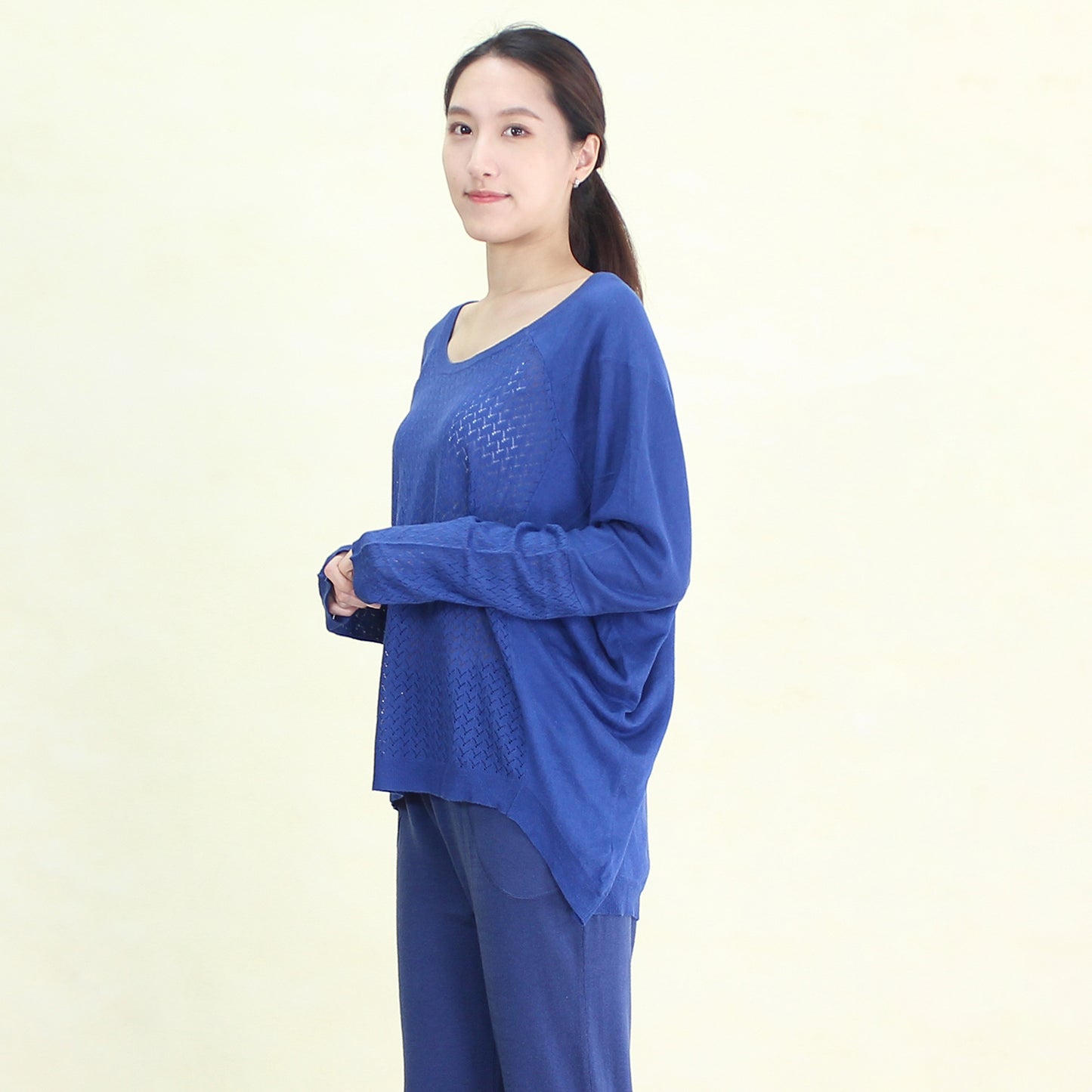 Silk and cashmere synthetic fabric pullover