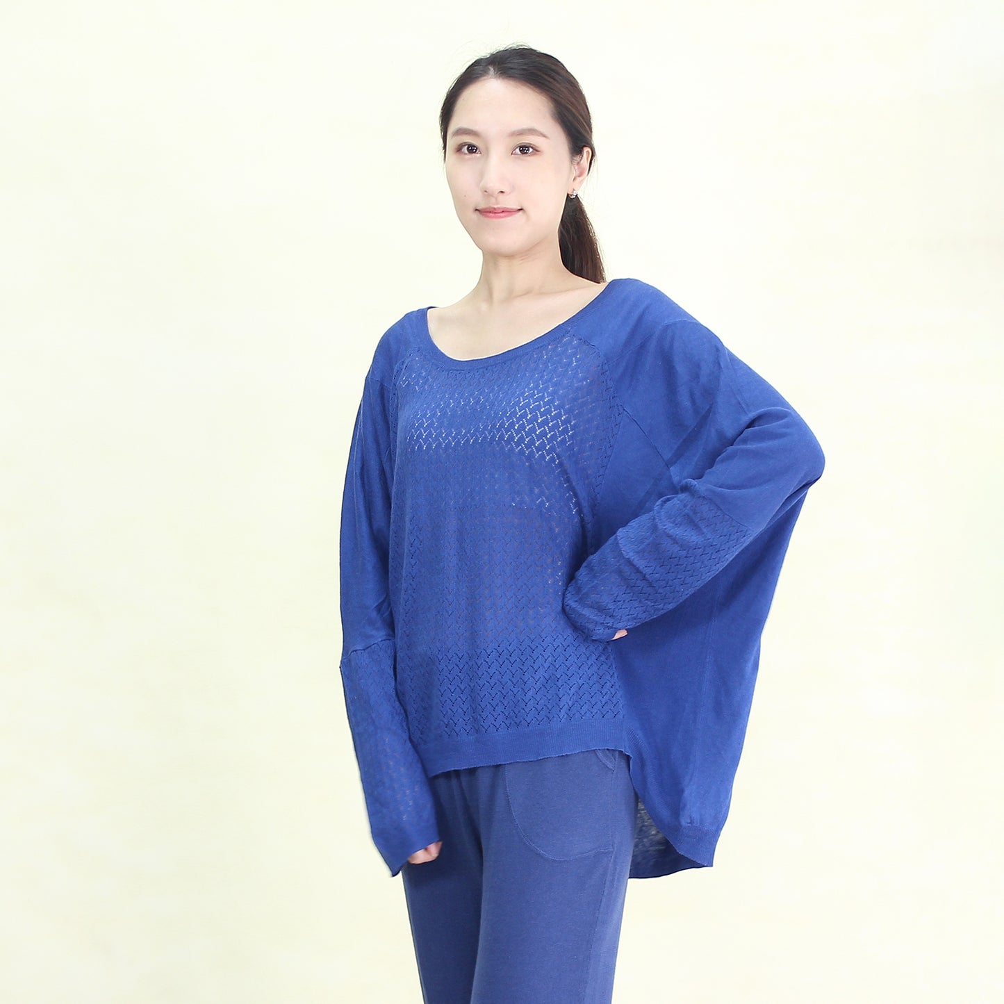 Silk and cashmere synthetic fabric pullover