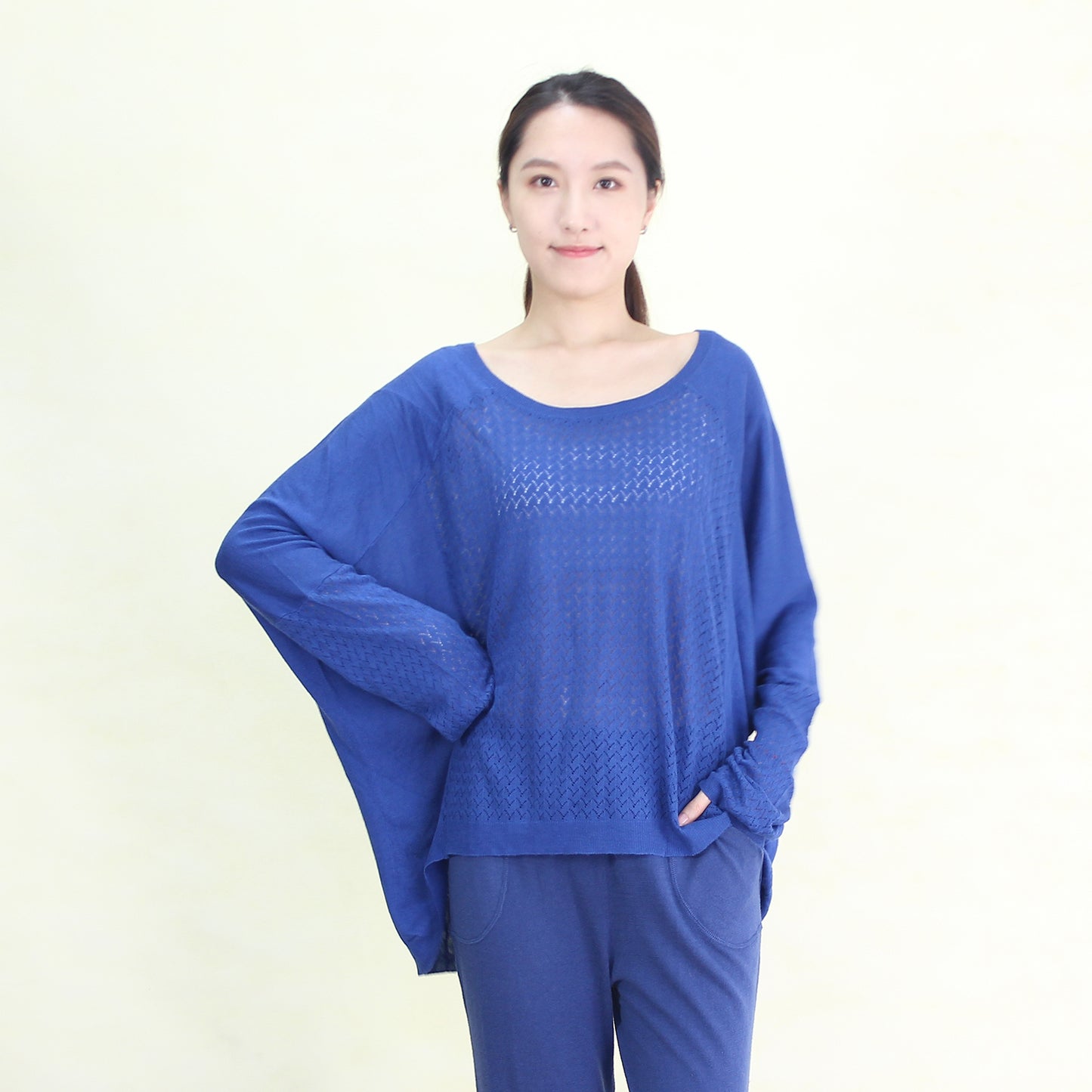 Silk and cashmere synthetic fabric pullover