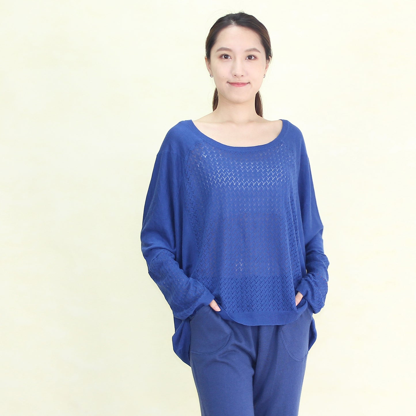 Silk and cashmere synthetic fabric pullover