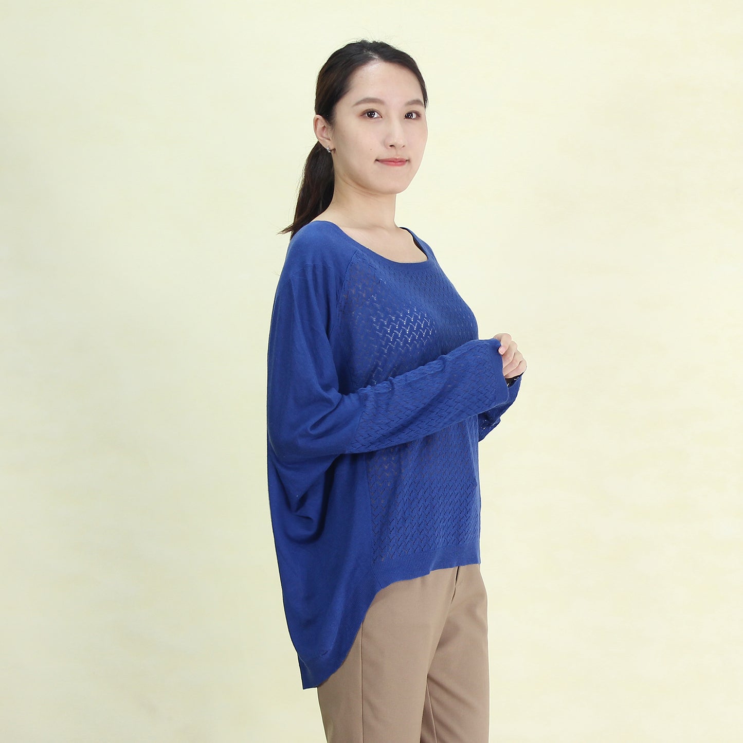 Silk and cashmere synthetic fabric pullover