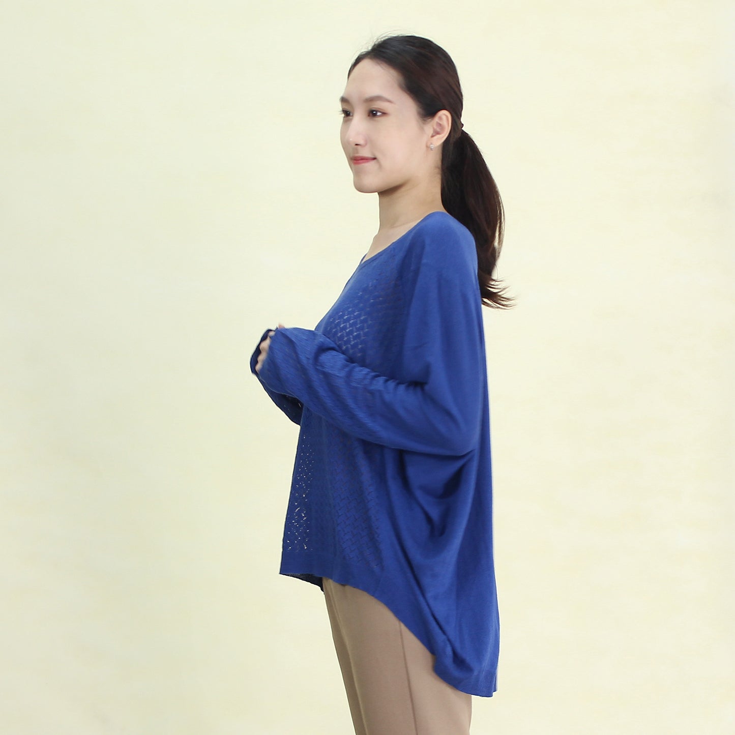 Silk and cashmere synthetic fabric pullover