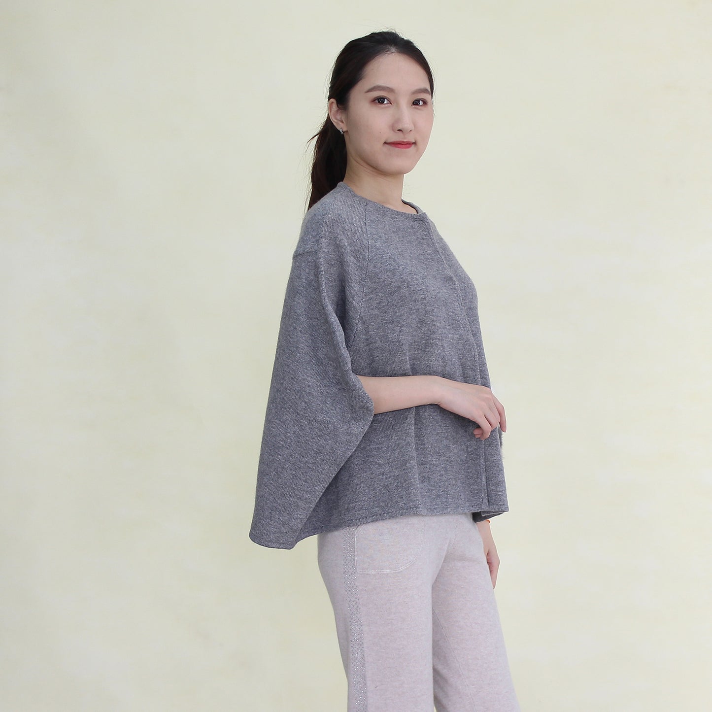 Women's cashmere shawl with mink