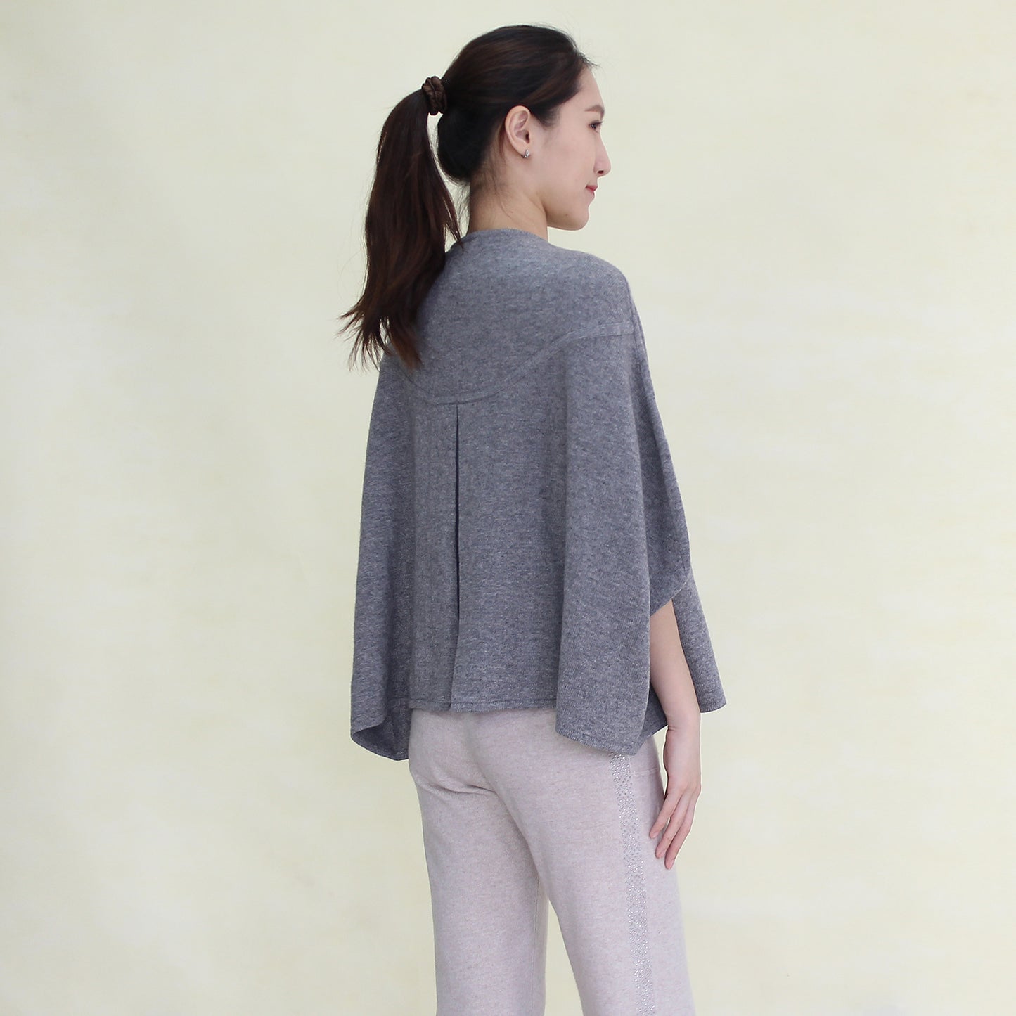 Women's cashmere shawl with mink