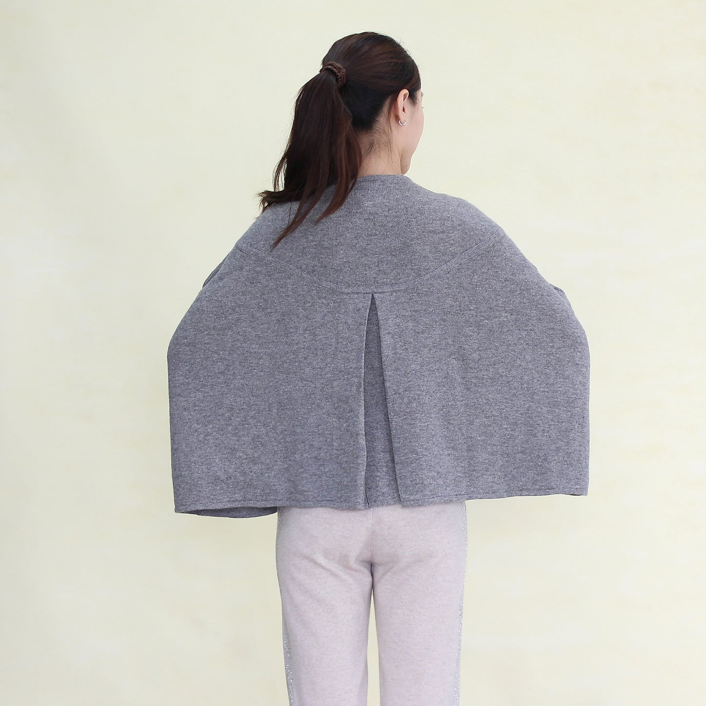 Women's cashmere shawl with mink