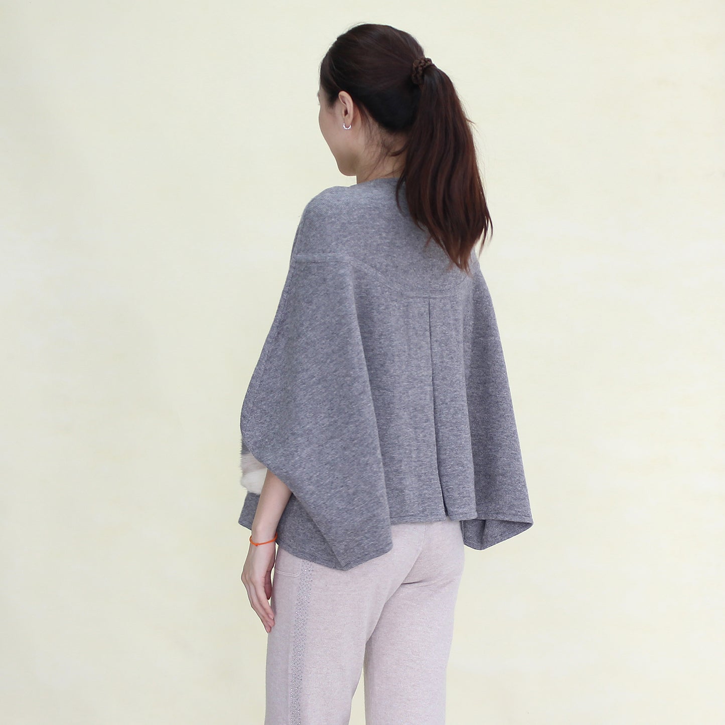 Women's cashmere shawl with mink