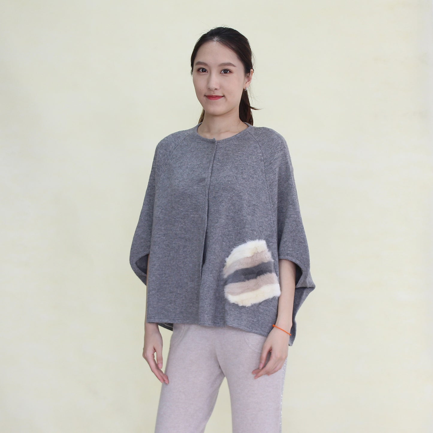 Women's cashmere shawl with mink