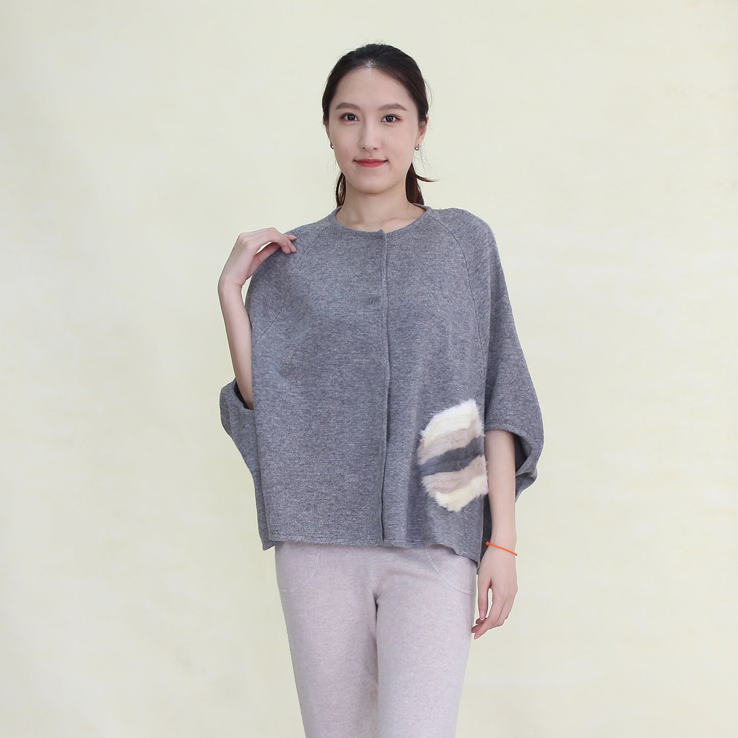 Women's cashmere shawl with mink
