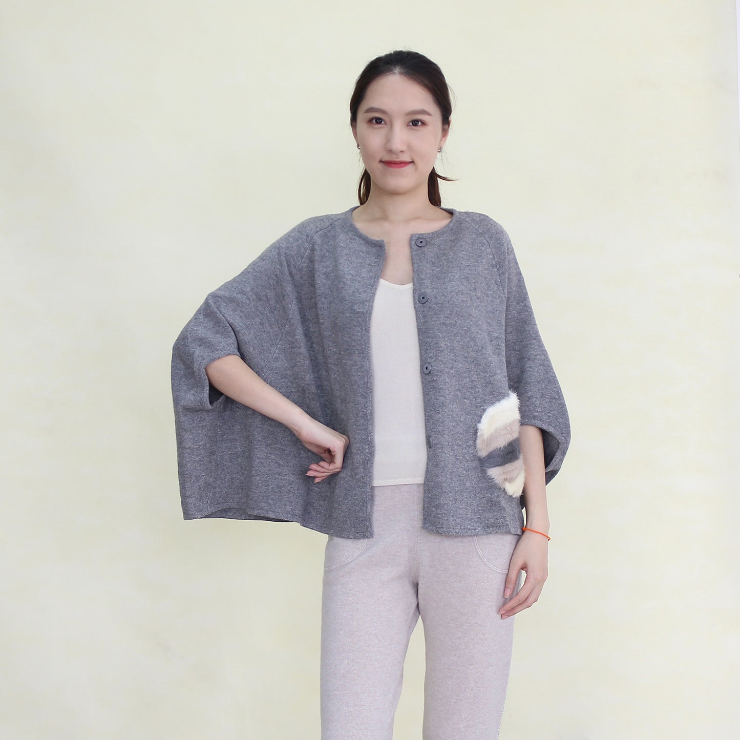 Women's cashmere shawl with mink