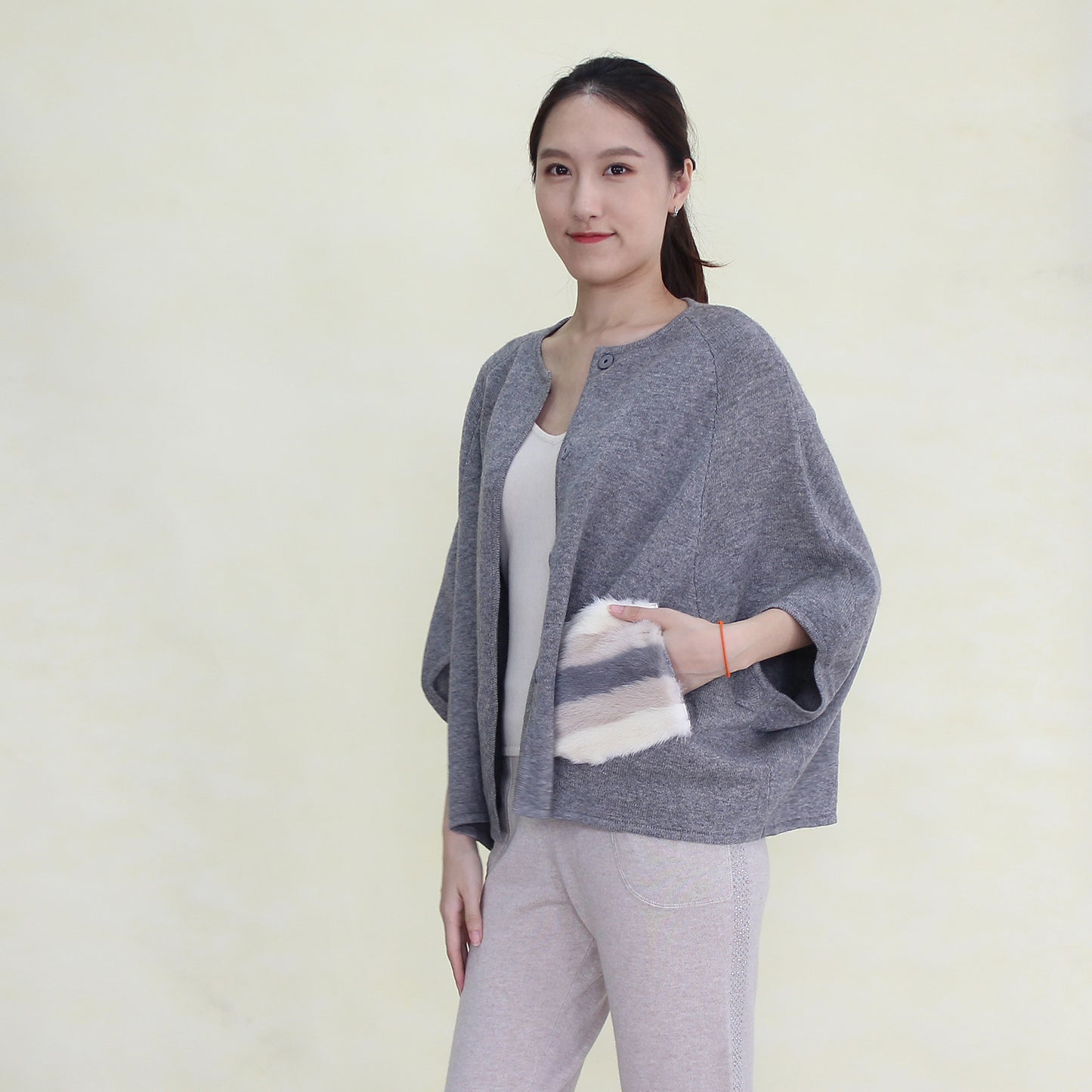 Women's cashmere shawl with mink
