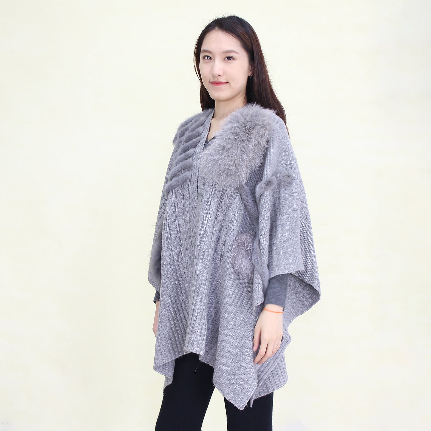 Women's cashmere shawl with mink skin and fox fur