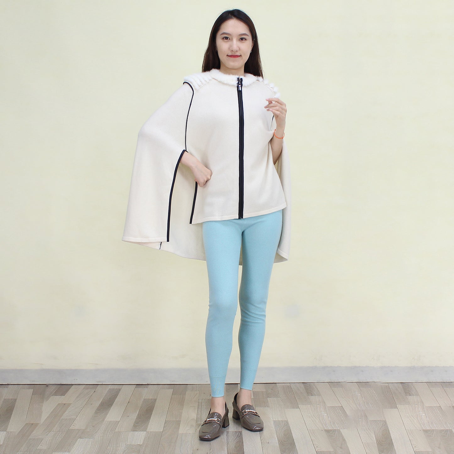 Women's cashmere shawl with mink