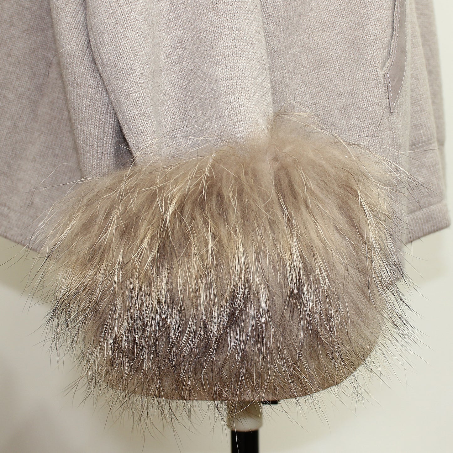 Women's cashmere coat with fox collar