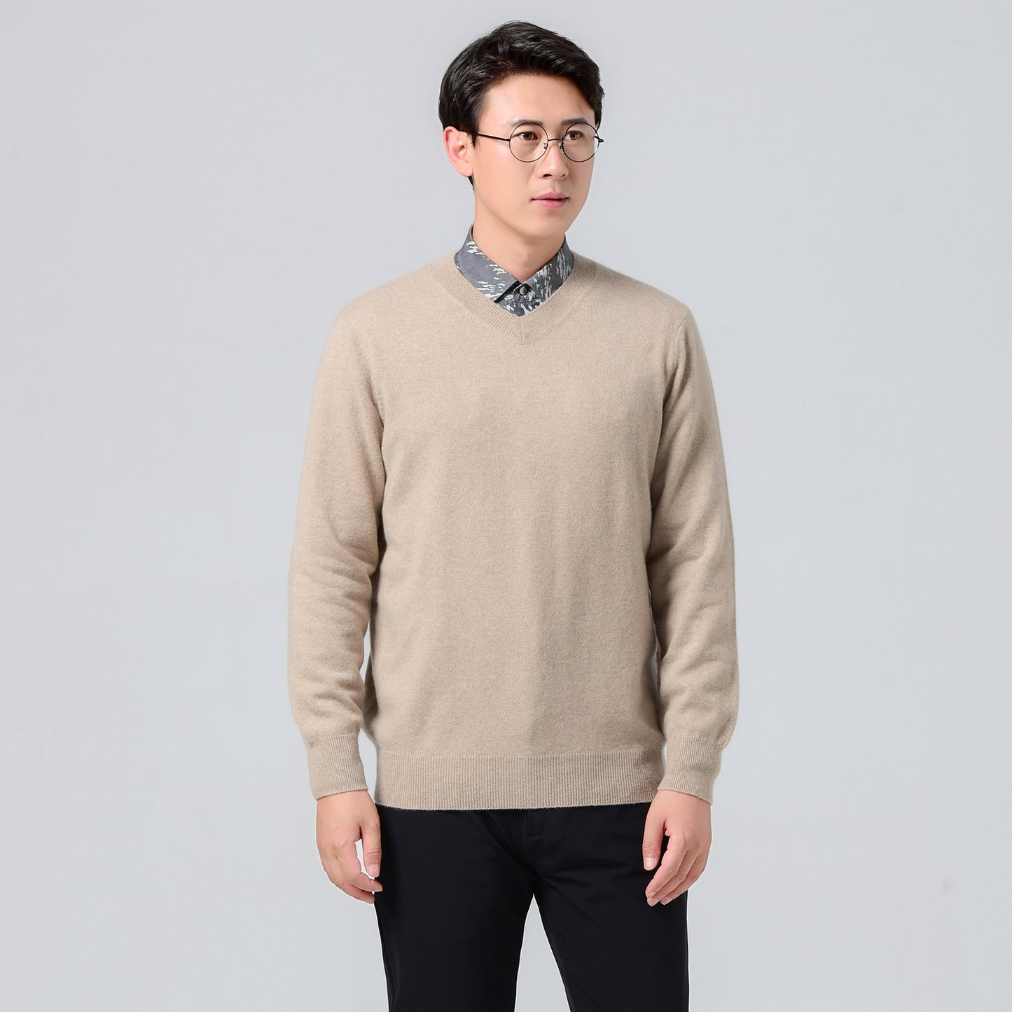 Men' small v-neck cashmere sweater