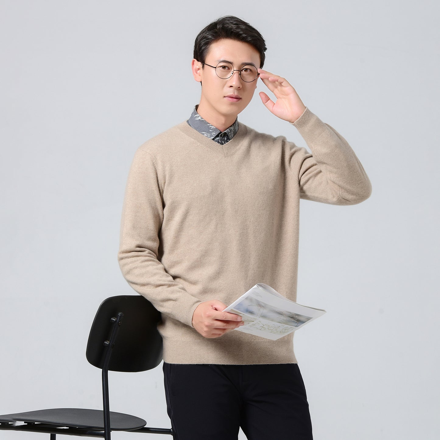 Men' small v-neck cashmere sweater