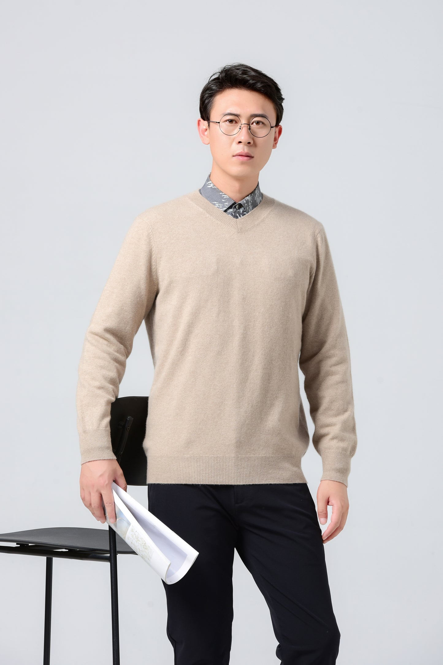 Men' small v-neck cashmere sweater