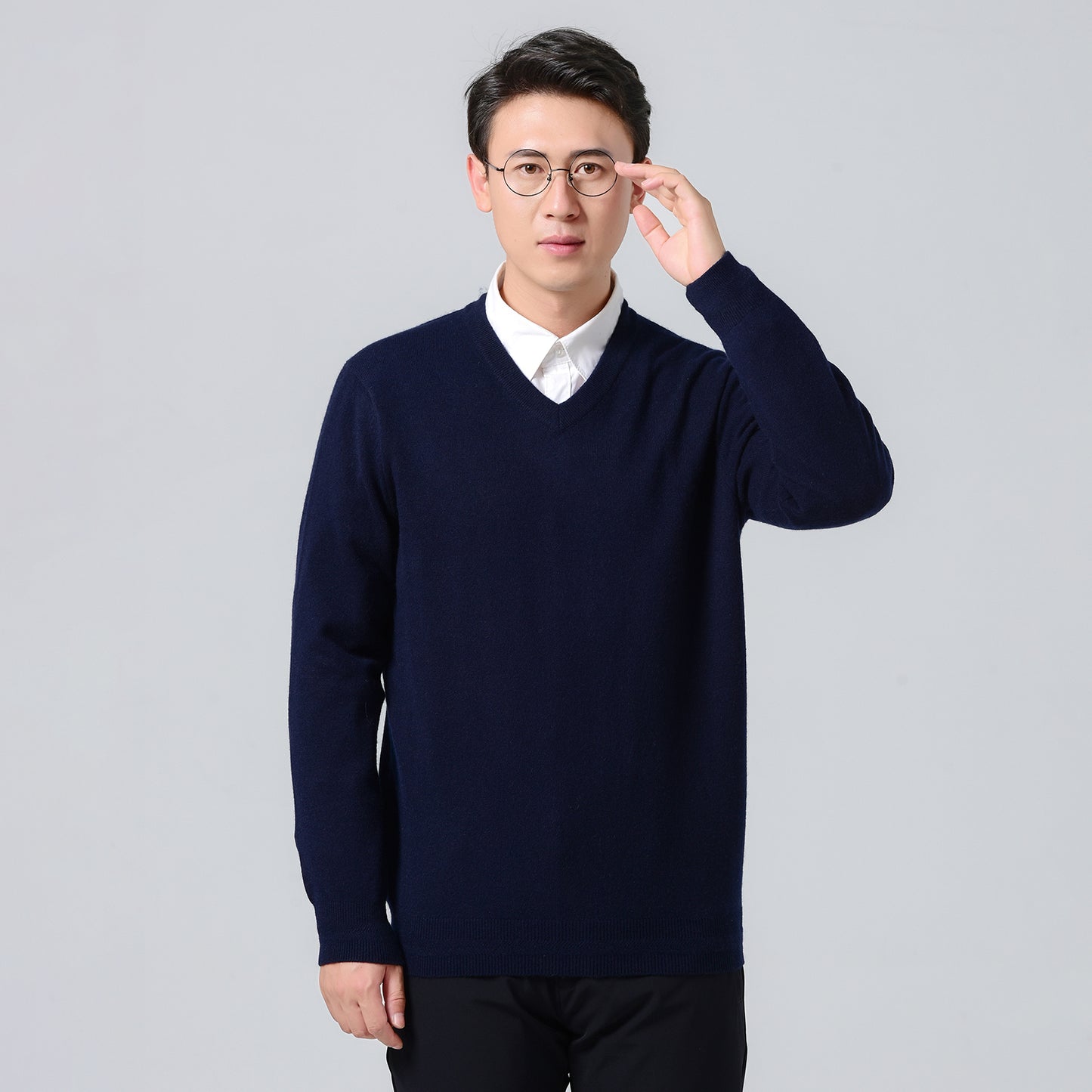 Men's v-neck cashmere sweater