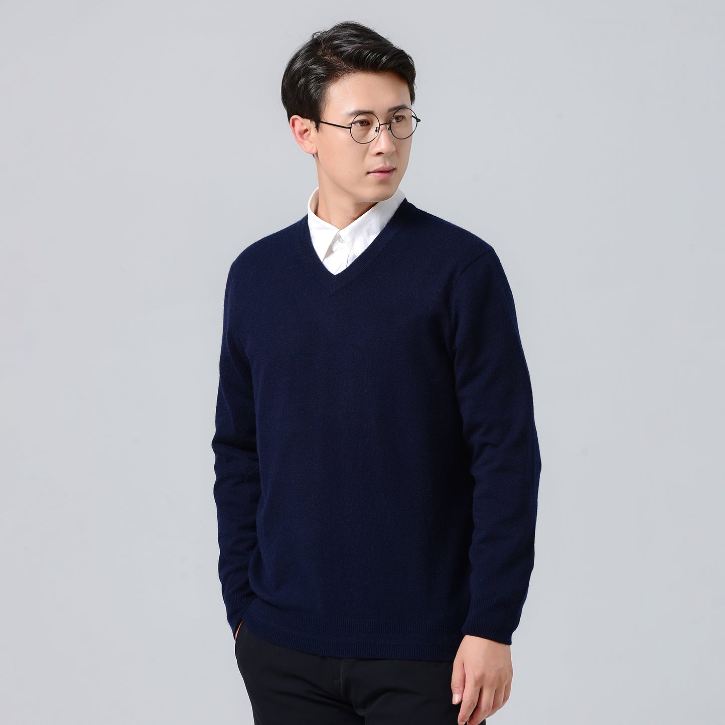 Men's v-neck cashmere sweater