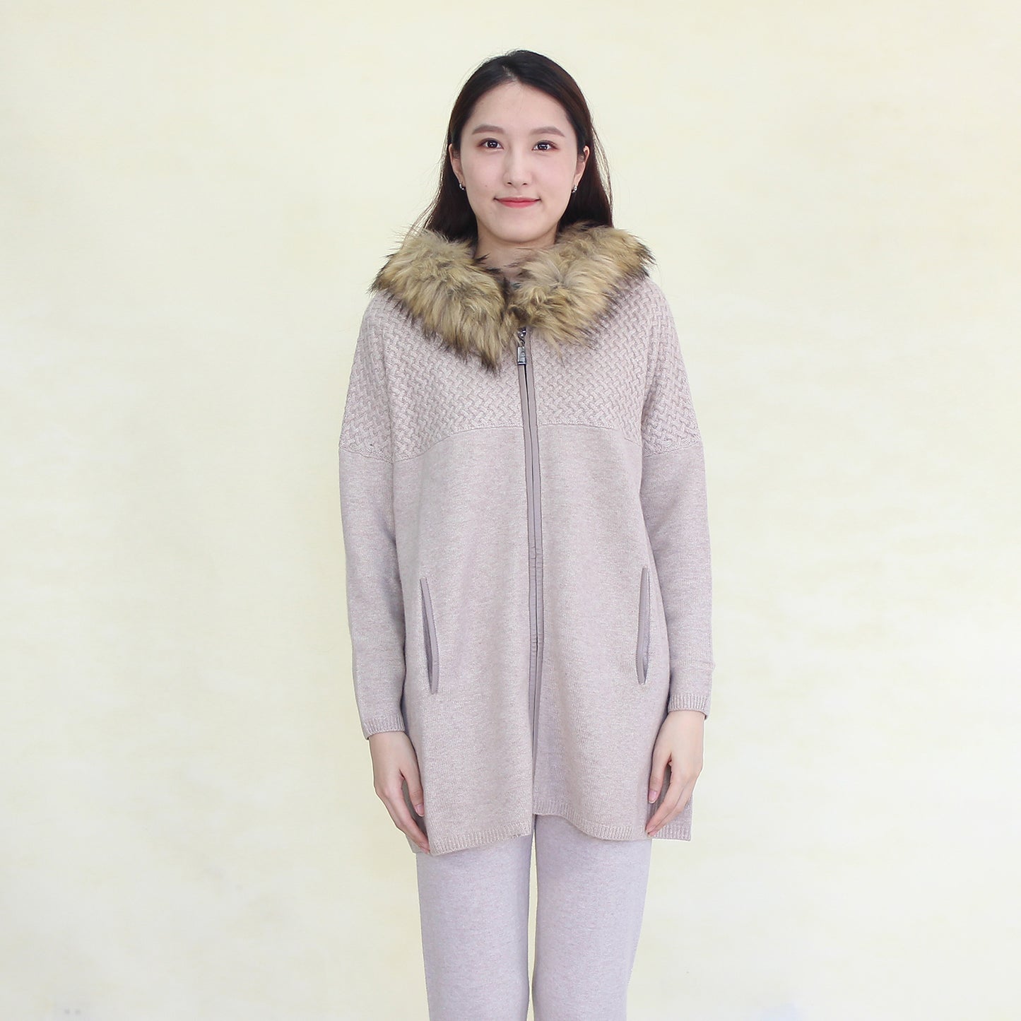 Women's cashmere coat with fox fur trim