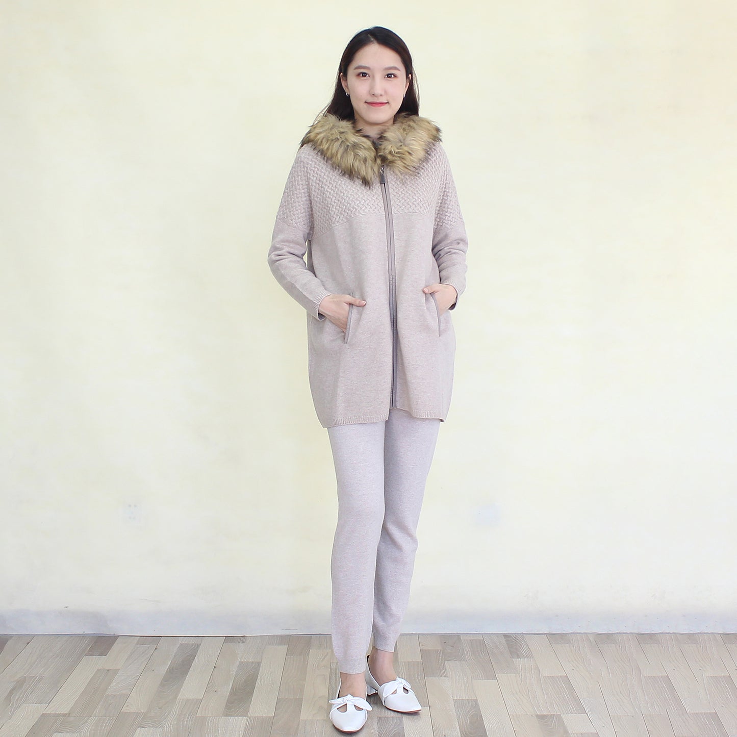 Women's cashmere coat with fox fur trim