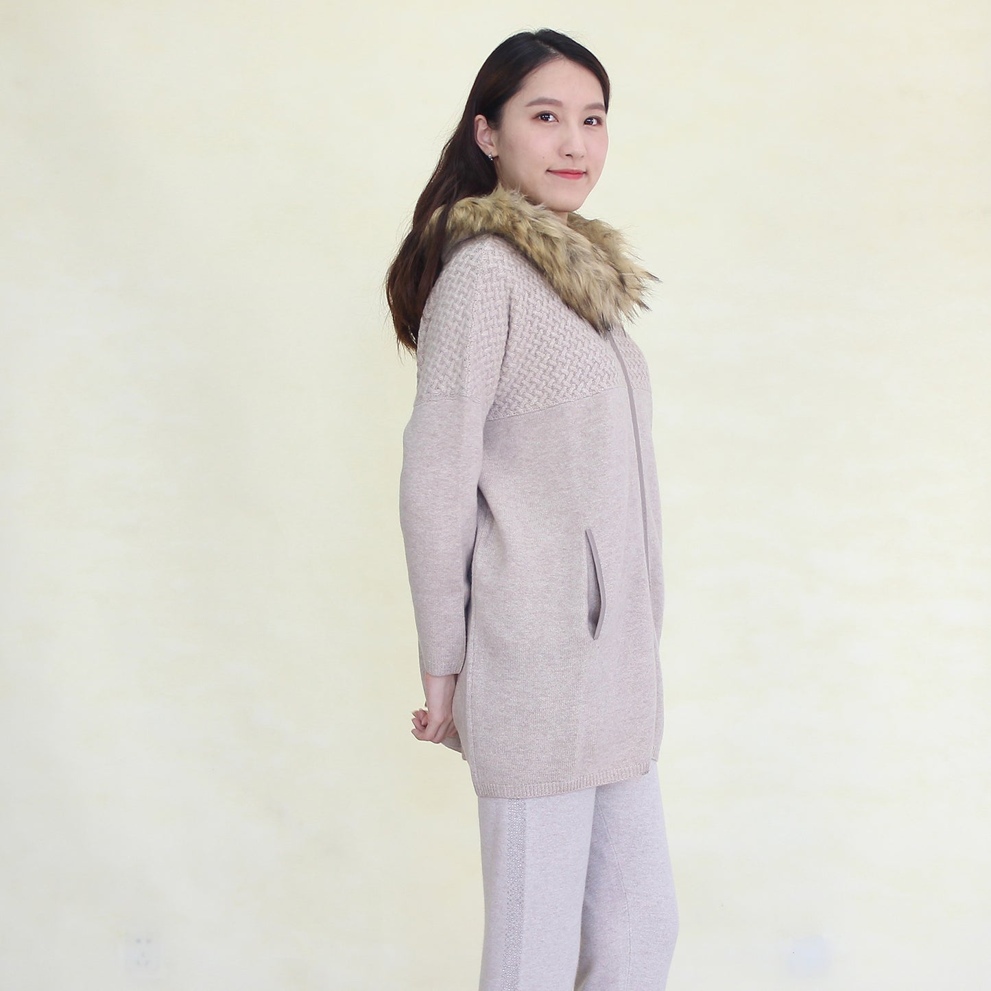 Women's cashmere coat with fox fur trim