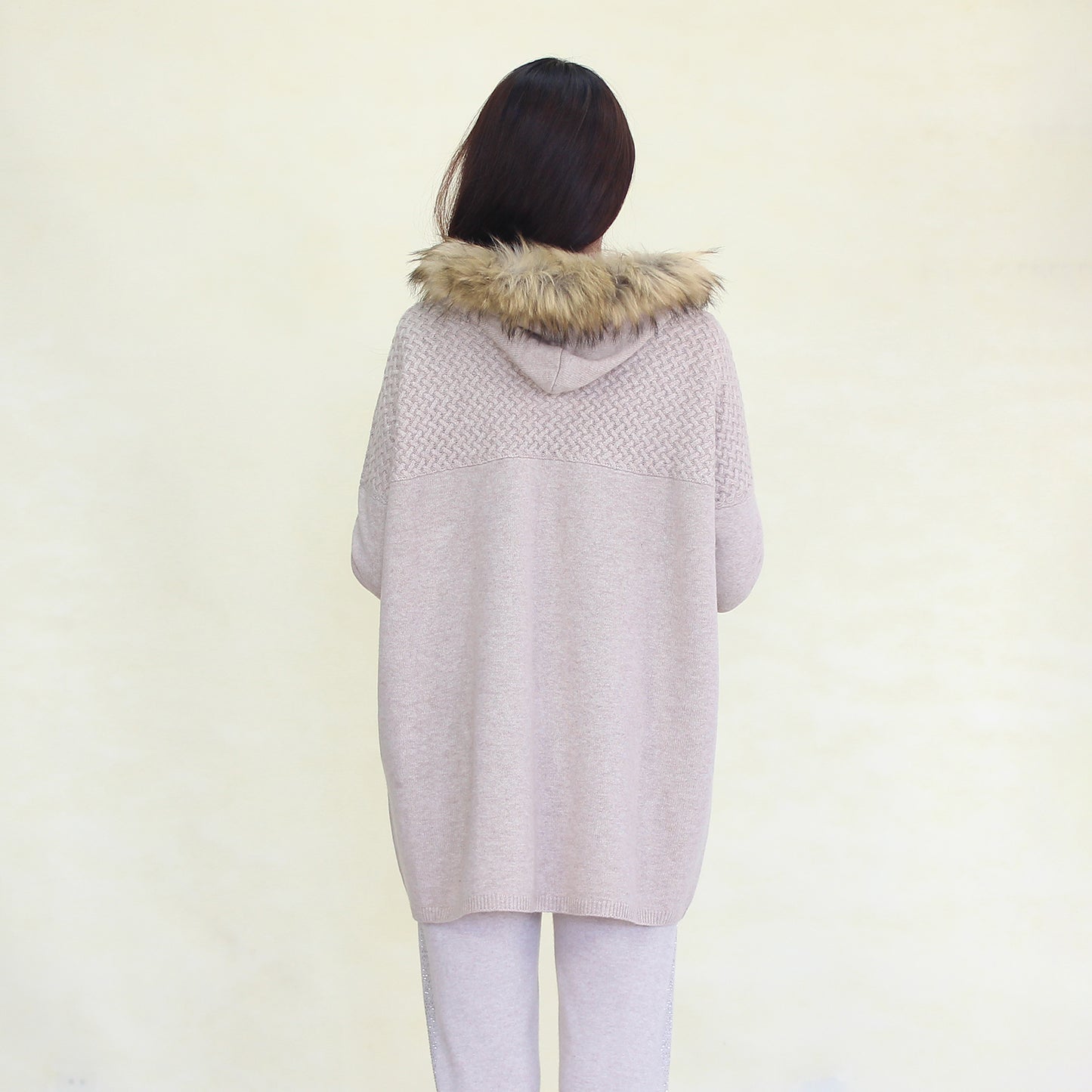 Women's cashmere coat with fox fur trim