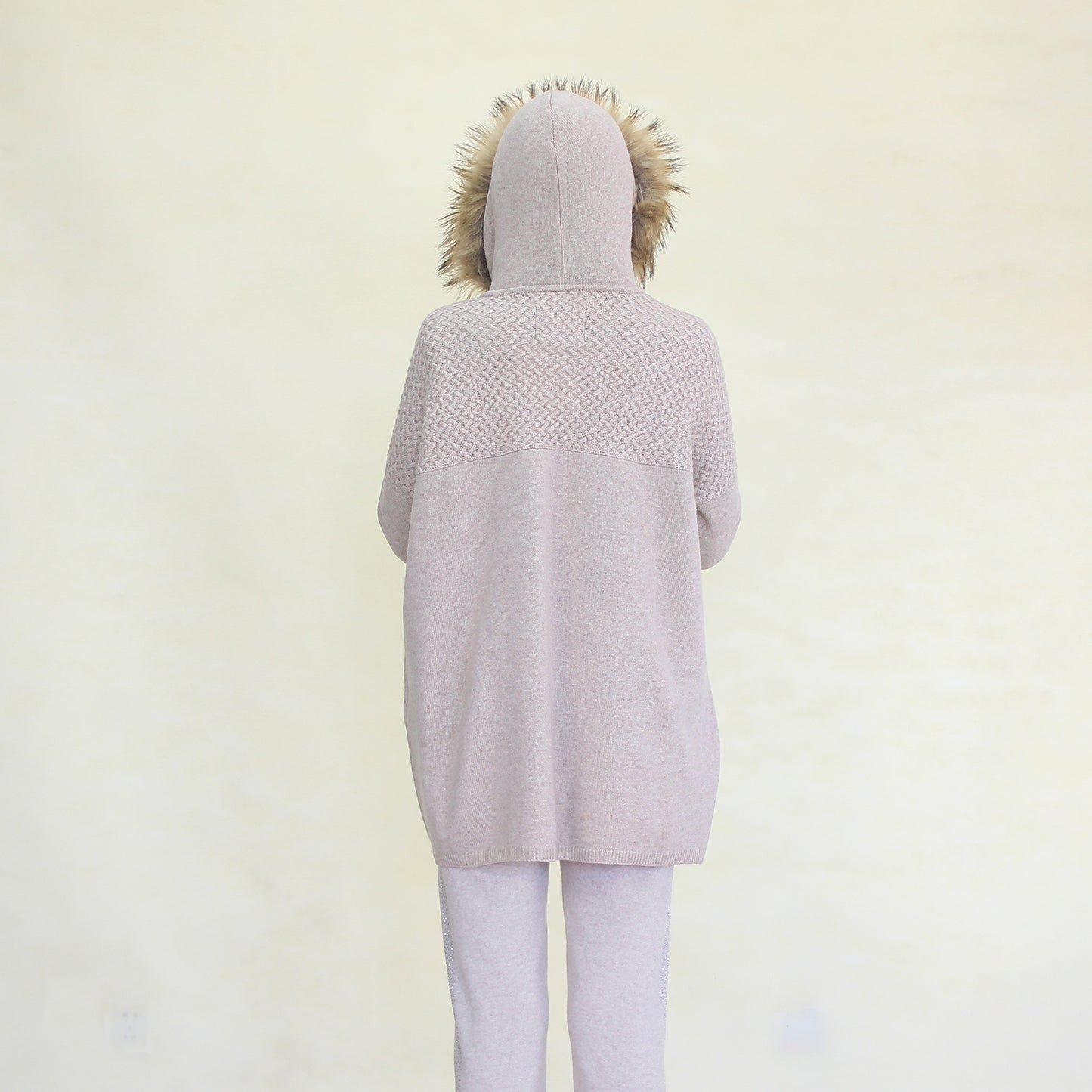 Women's cashmere coat with fox fur trim