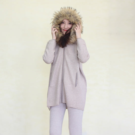 Women's cashmere coat with fox fur trim