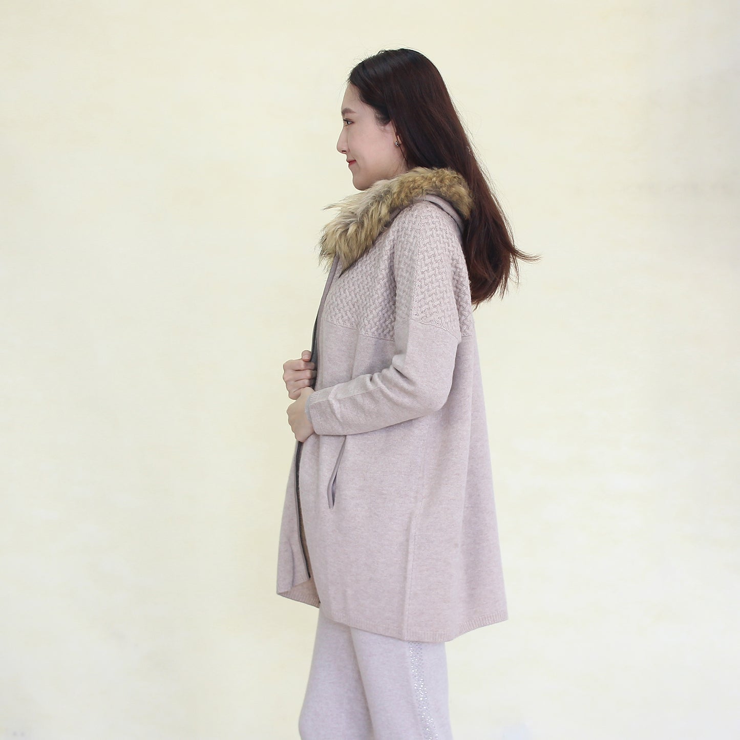 Women's cashmere coat with fox fur trim