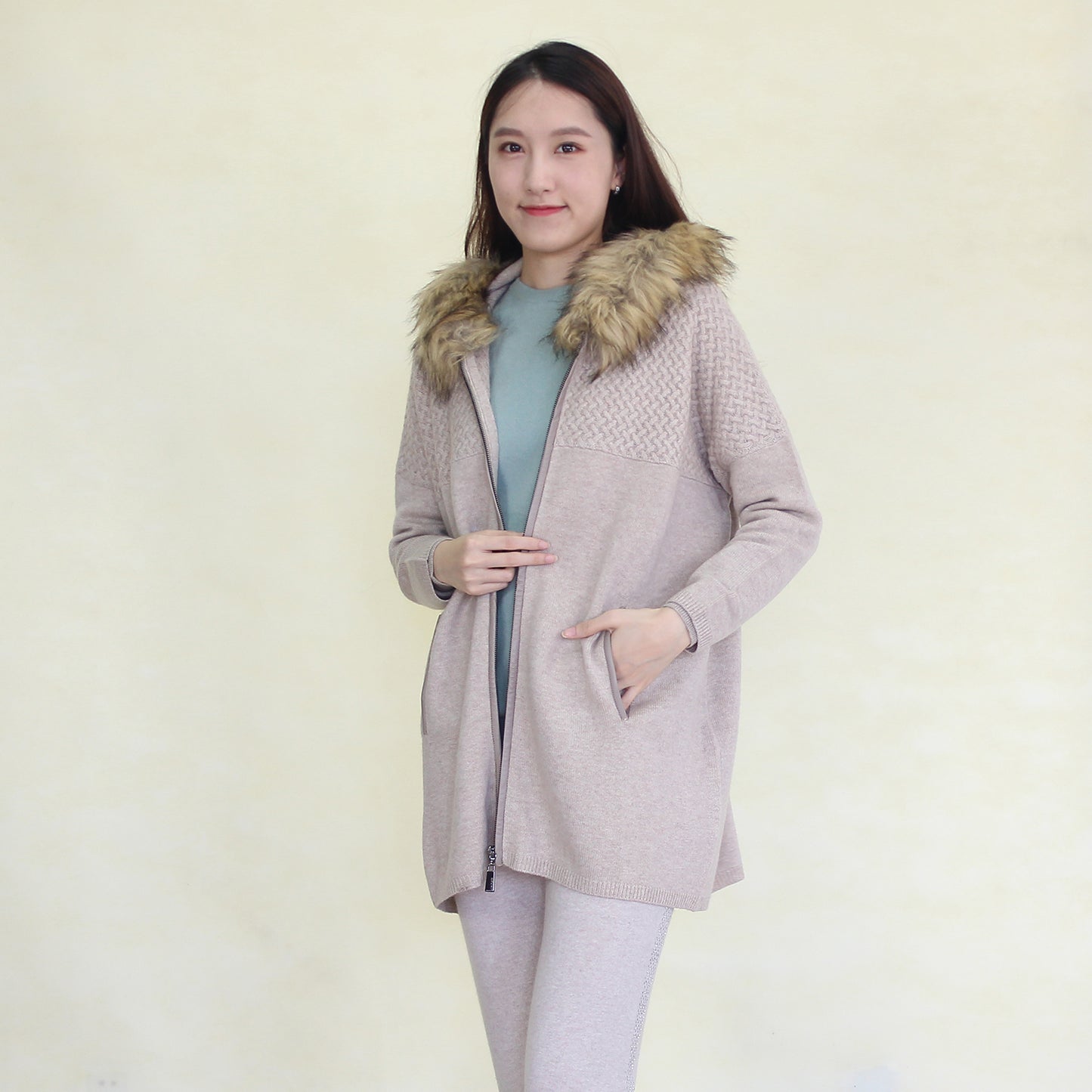 Women's cashmere coat with fox fur trim